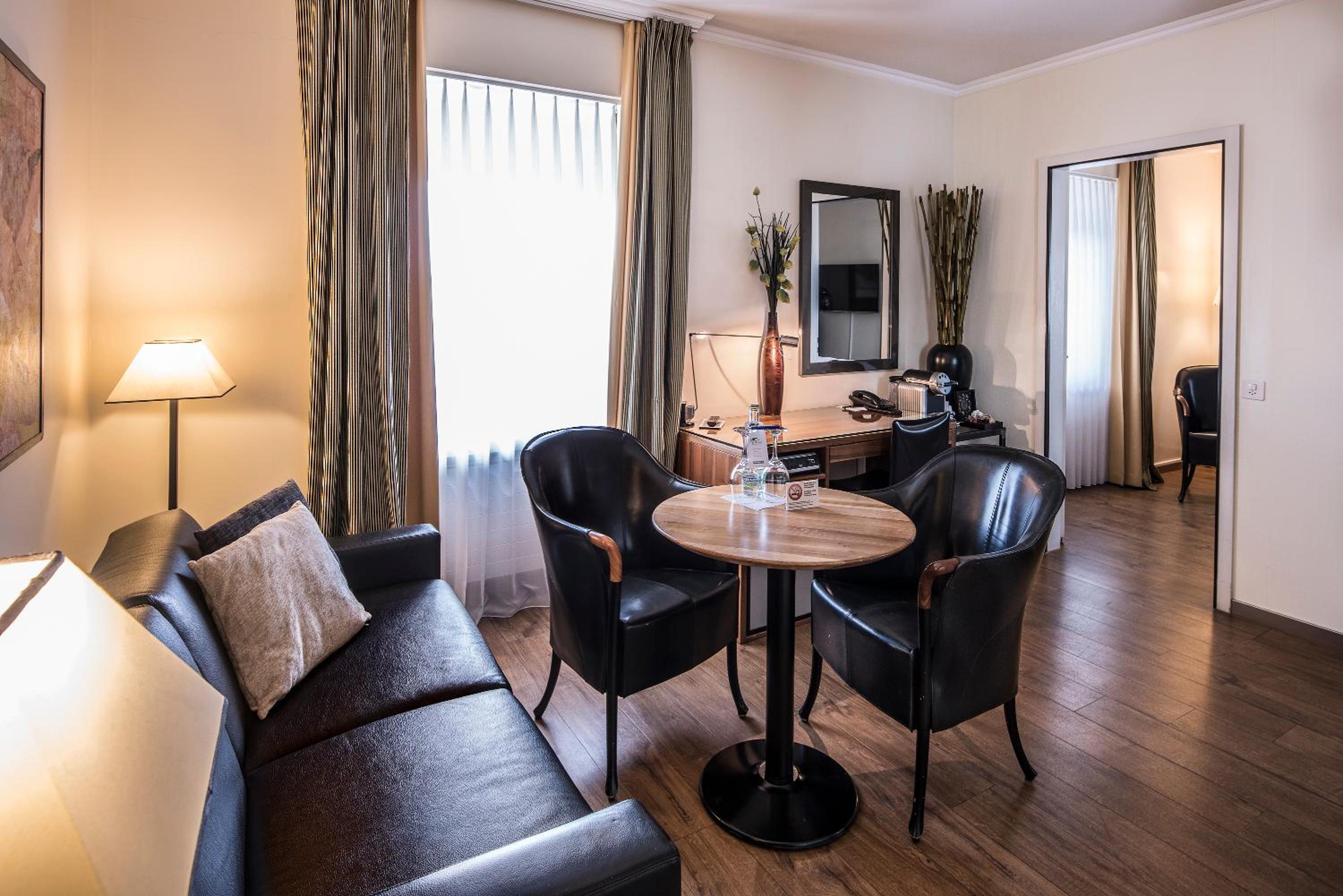 Suite with River View - Photo 3