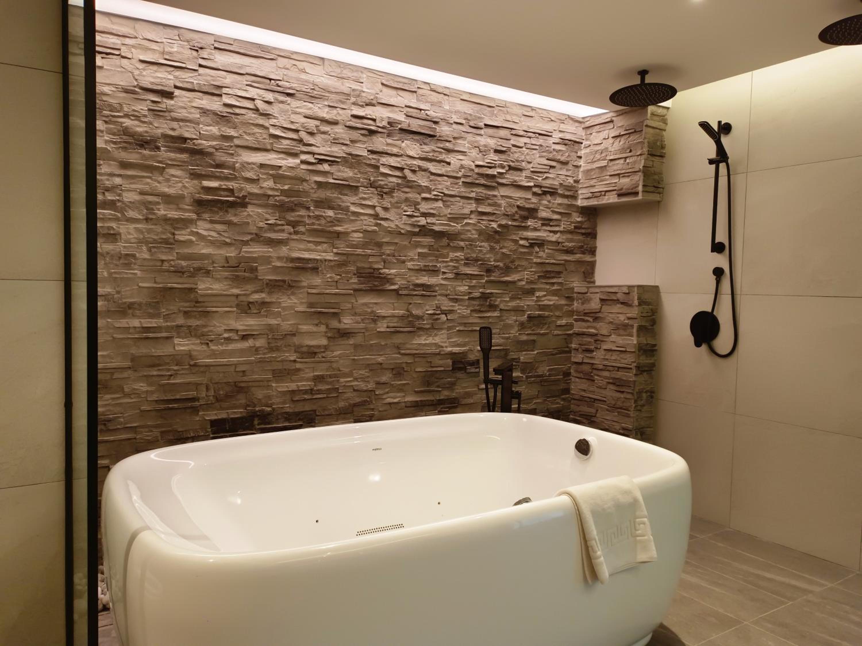 Signature Suite
