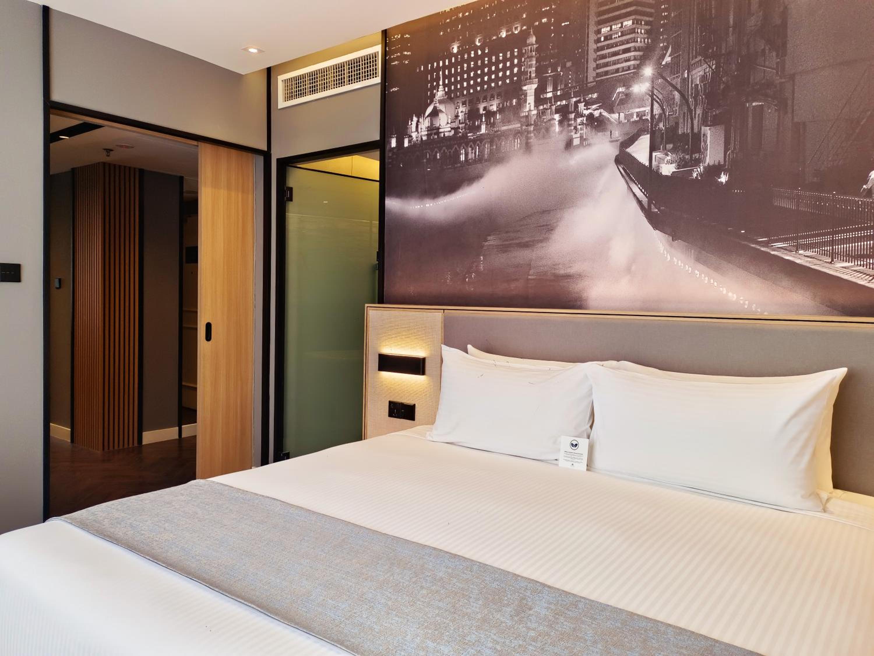 Signature Suite