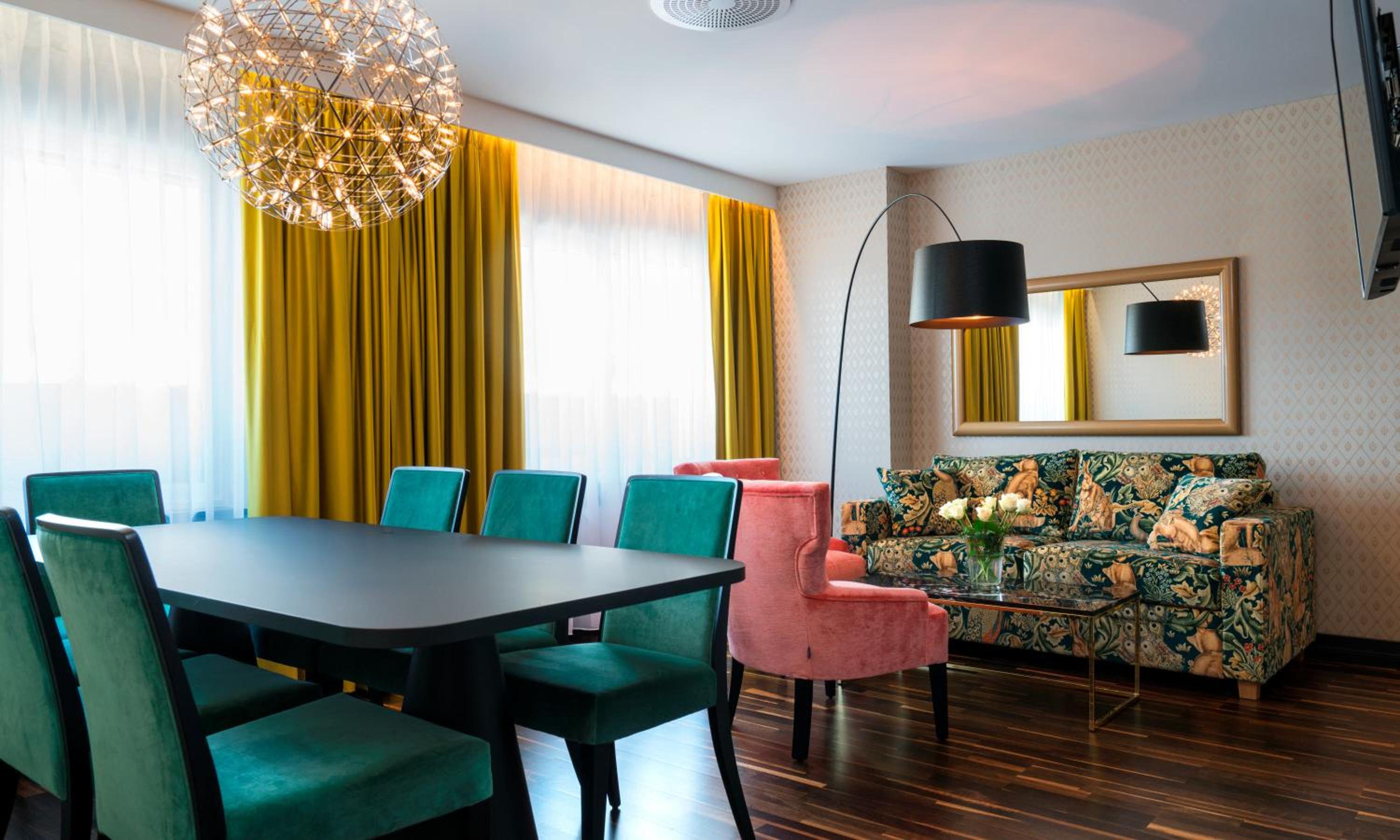 Suite - Photo 3