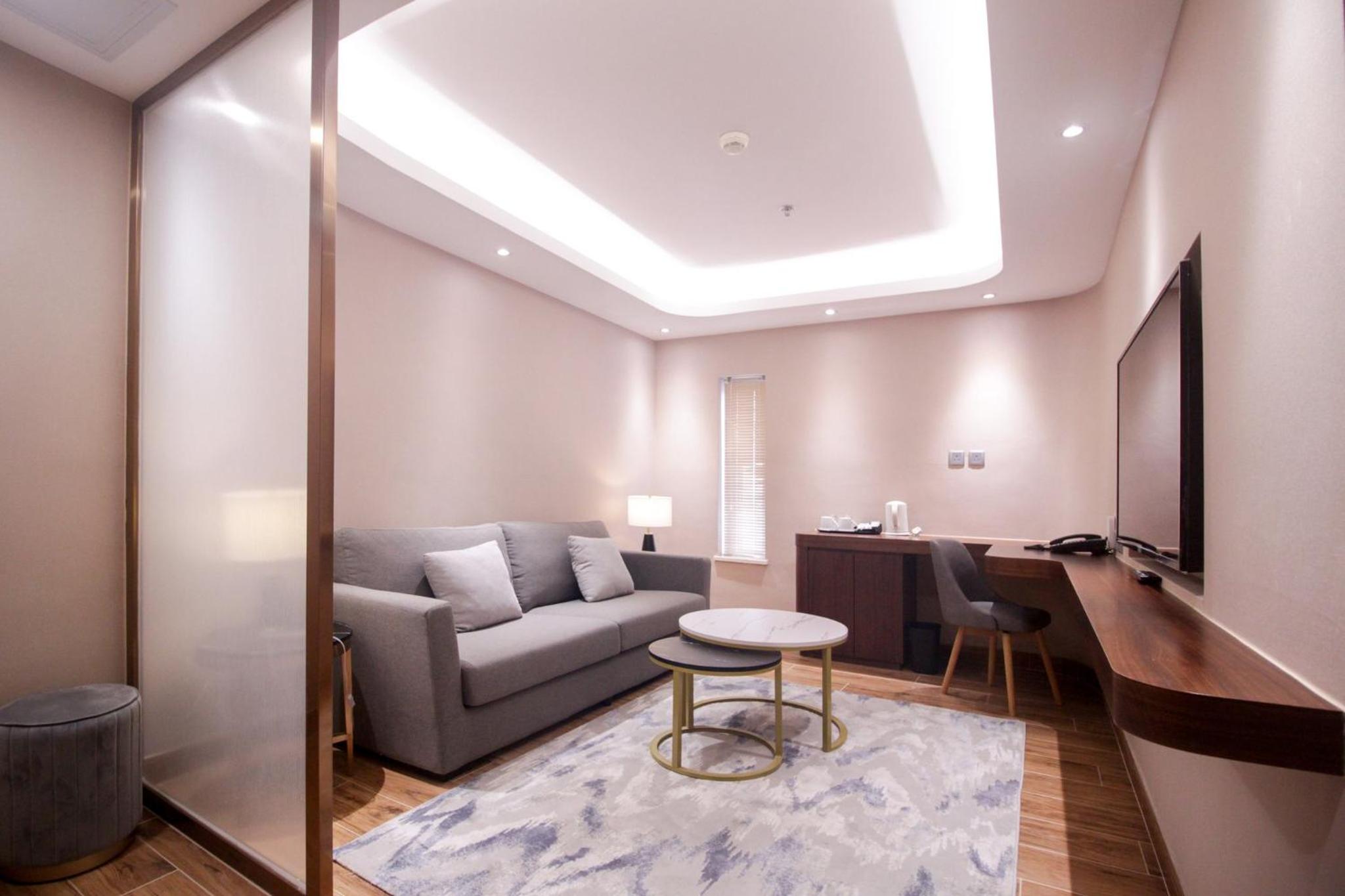 One-Bedroom King Suite - Lounge Access