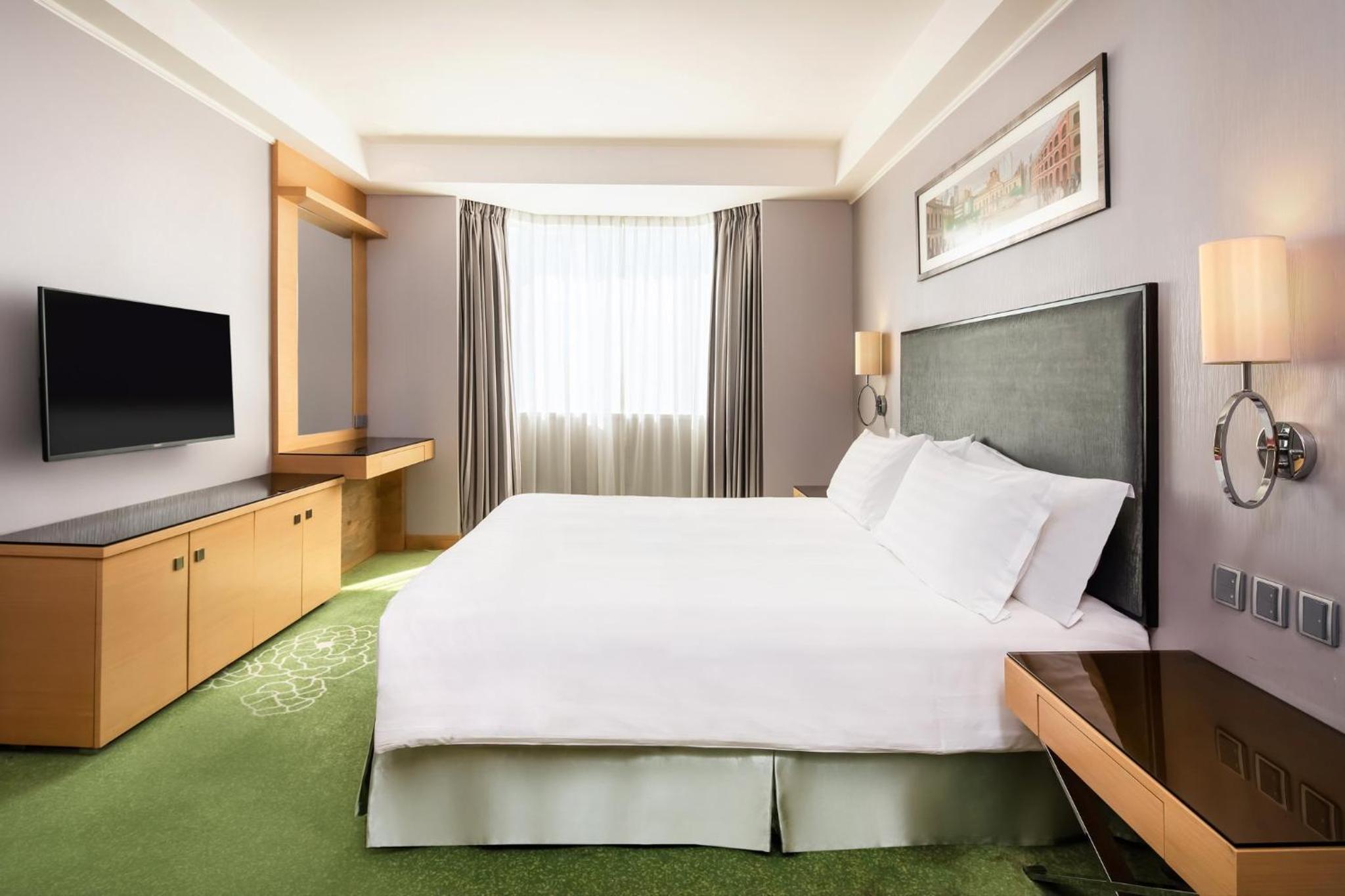 One-Bedroom King Suite - High/Top Floor - Photo 2
