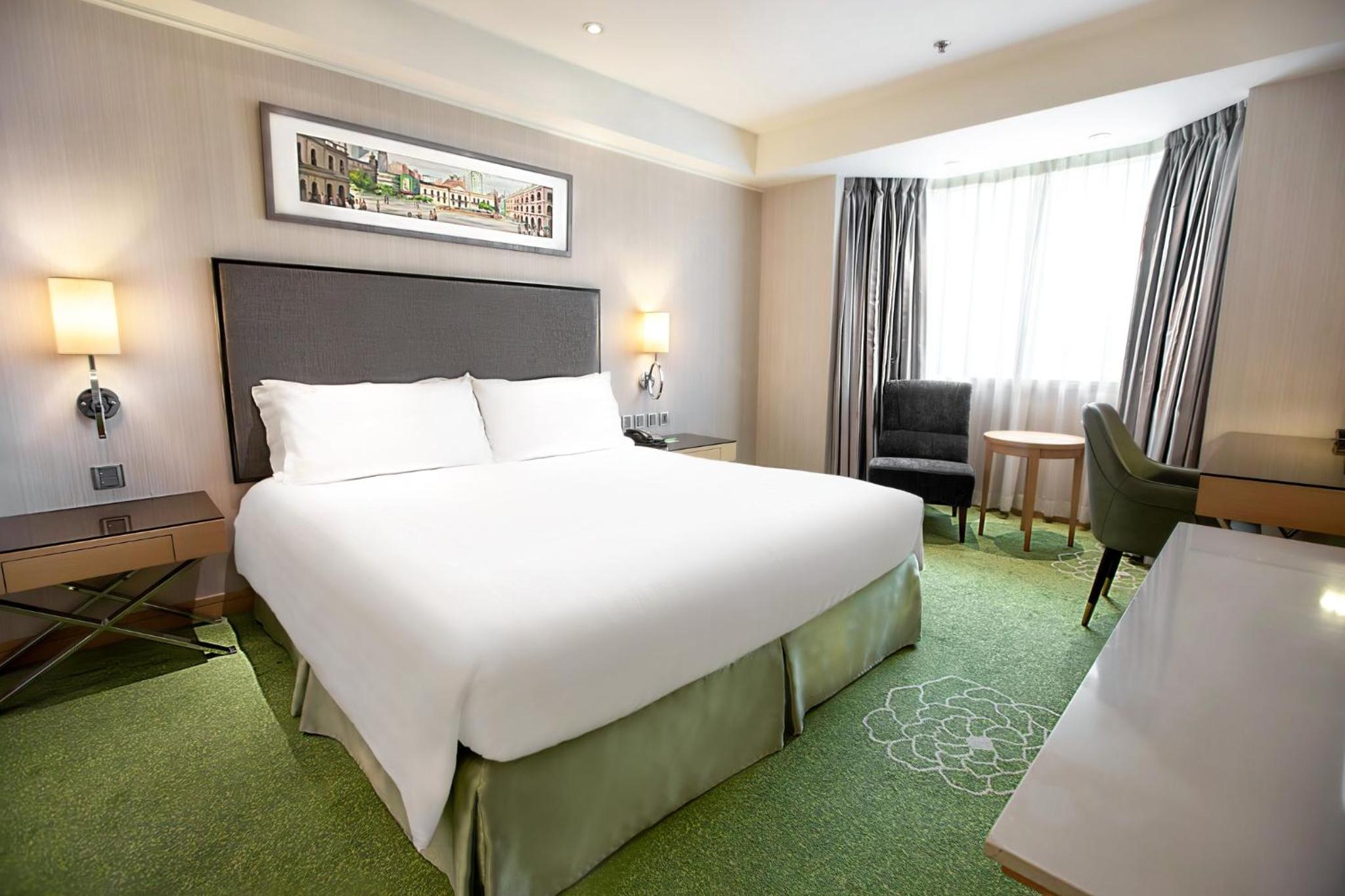 Standard King Room - High Floor photo 3