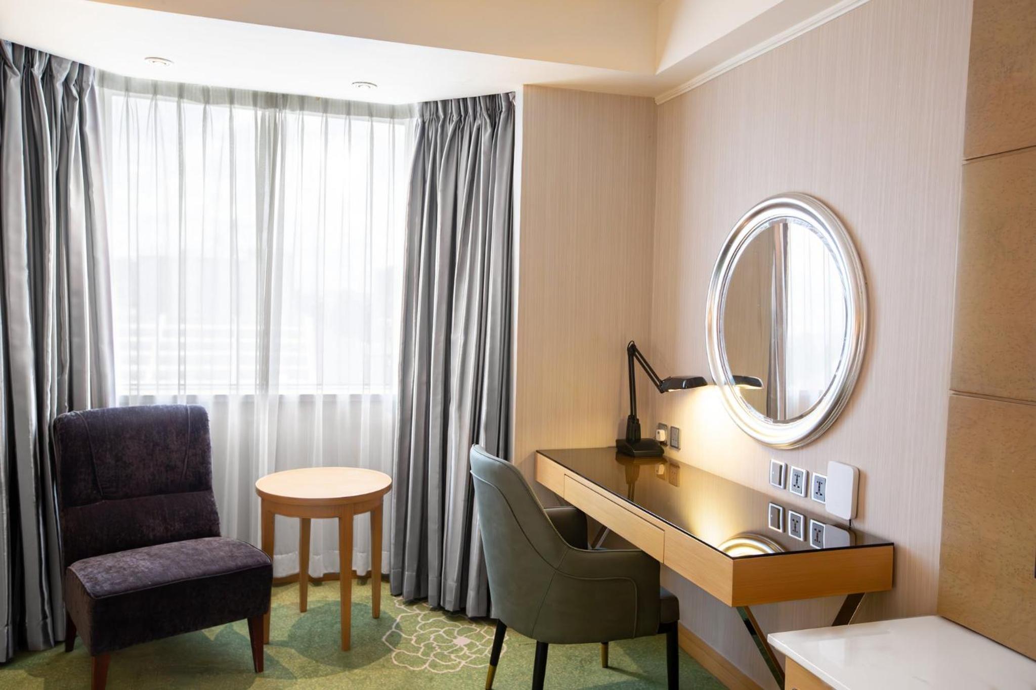Standard King Room - High Floor photo 2
