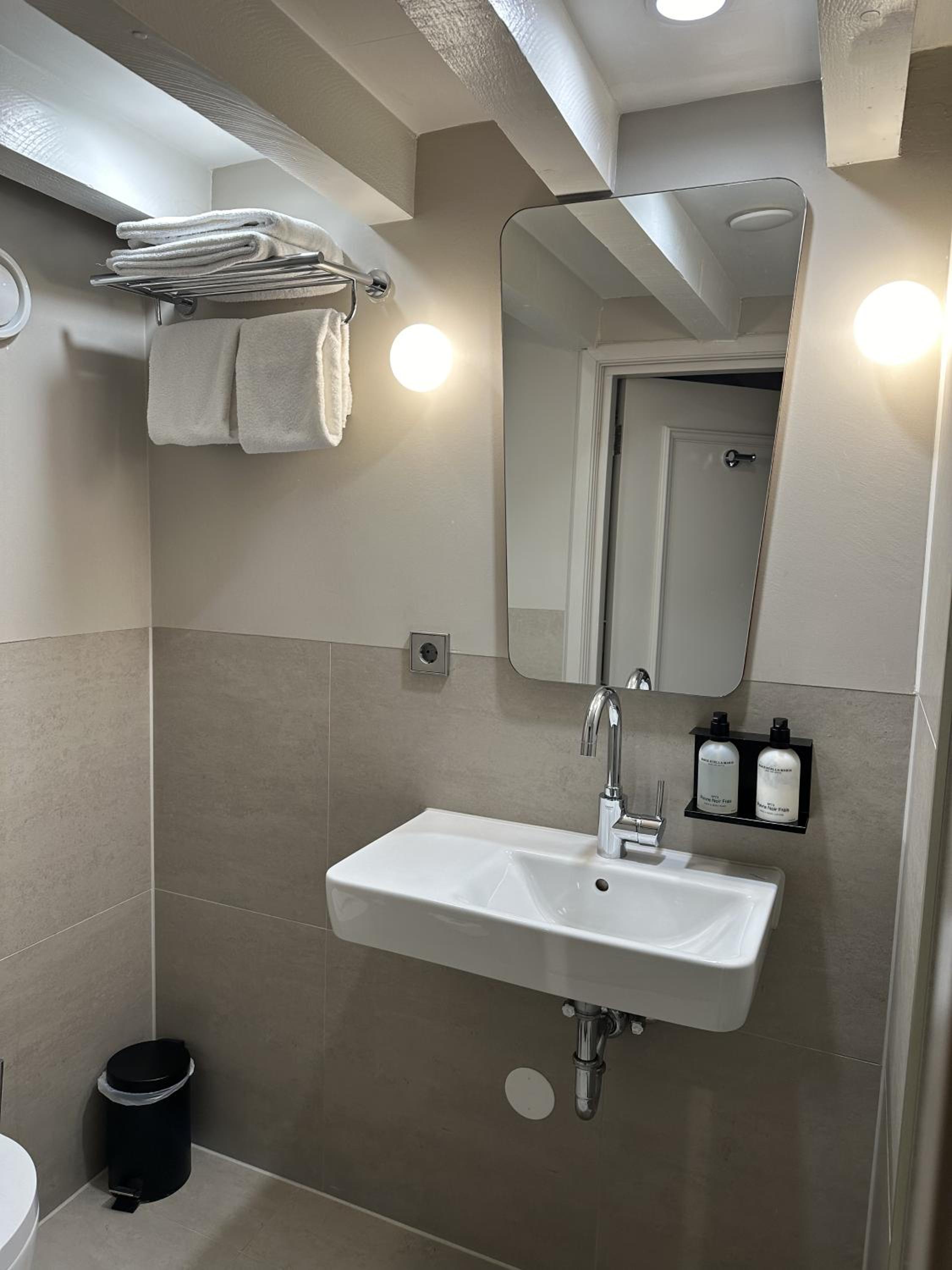 Standard Twin Room photo 2