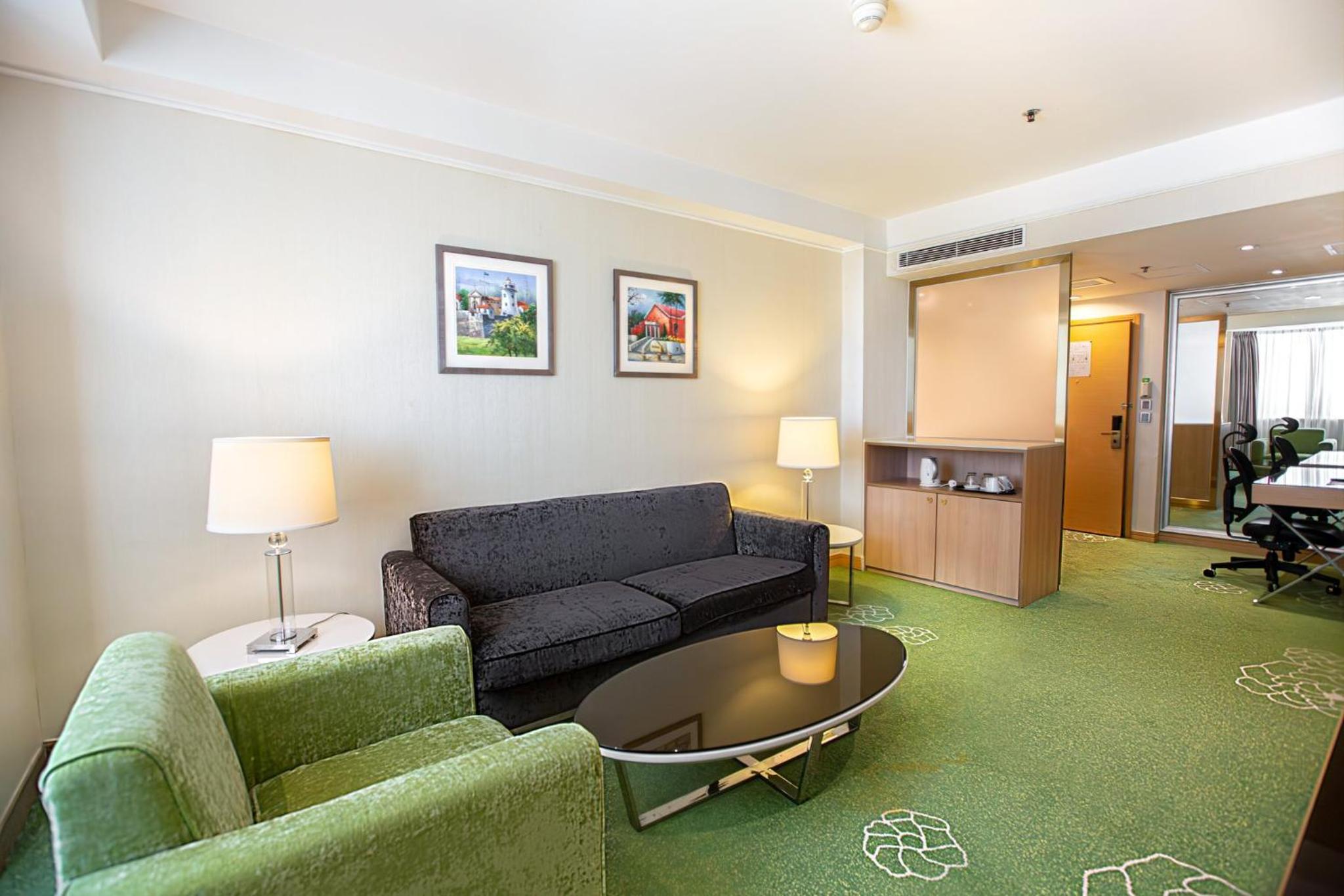One-Bedroom Twin Suite - Top Floor - Photo 3