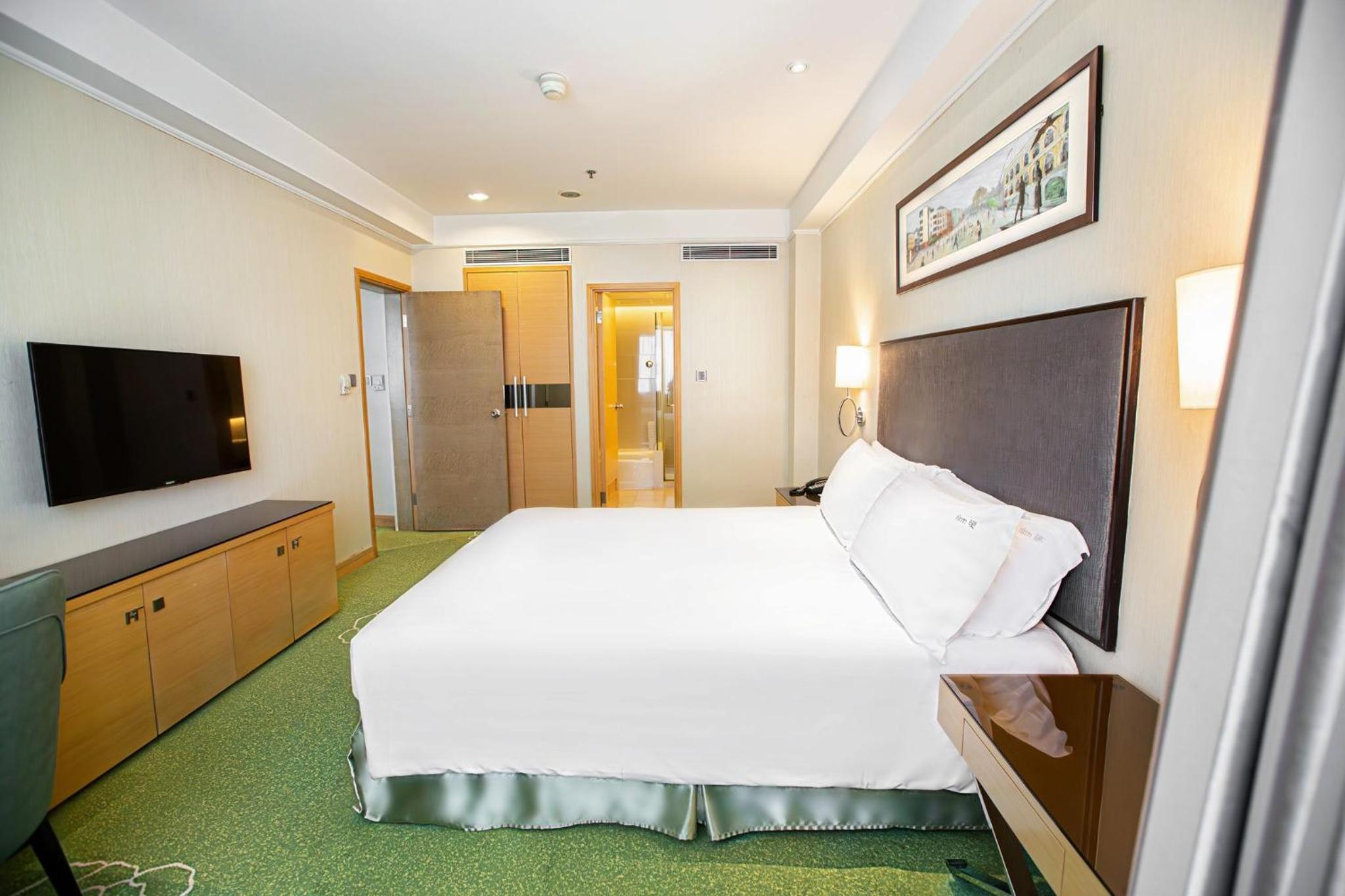 One-Bedroom King Suite - High/Top Floor - Photo 6