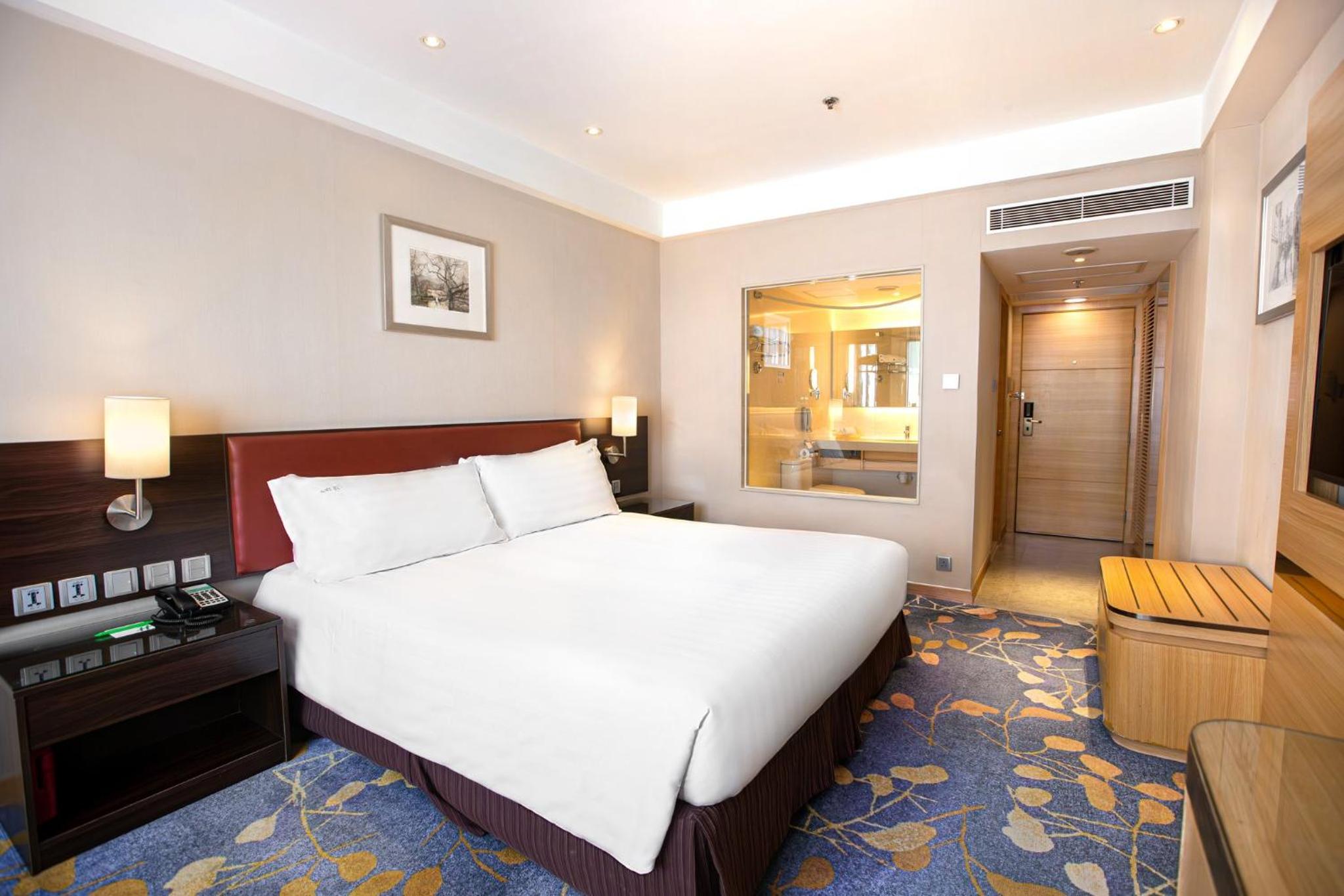 Standard King Room - Smoking - Photo 3