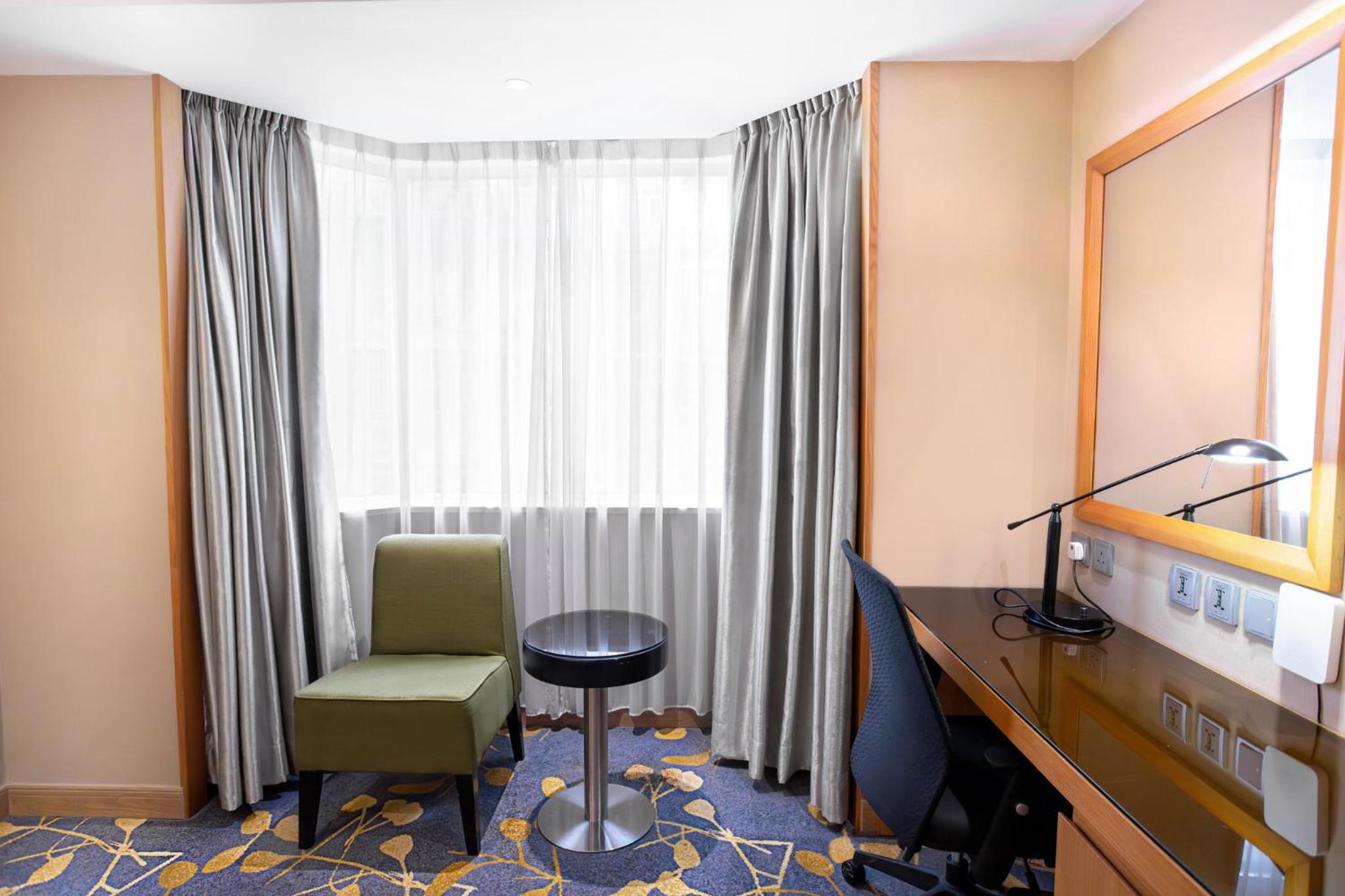 Standard King Room - Smoking - Photo 1