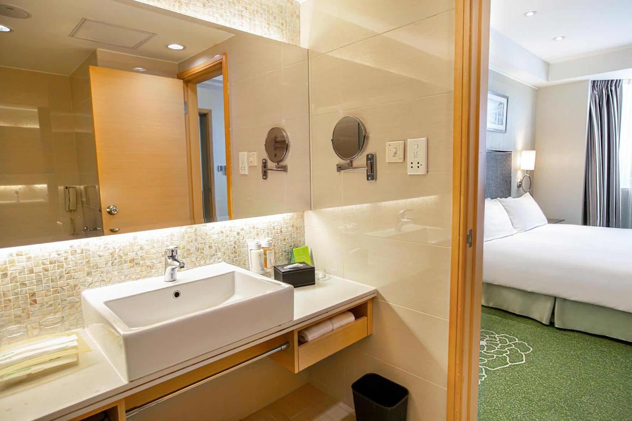 One-Bedroom King Suite - High/Top Floor - Photo 3