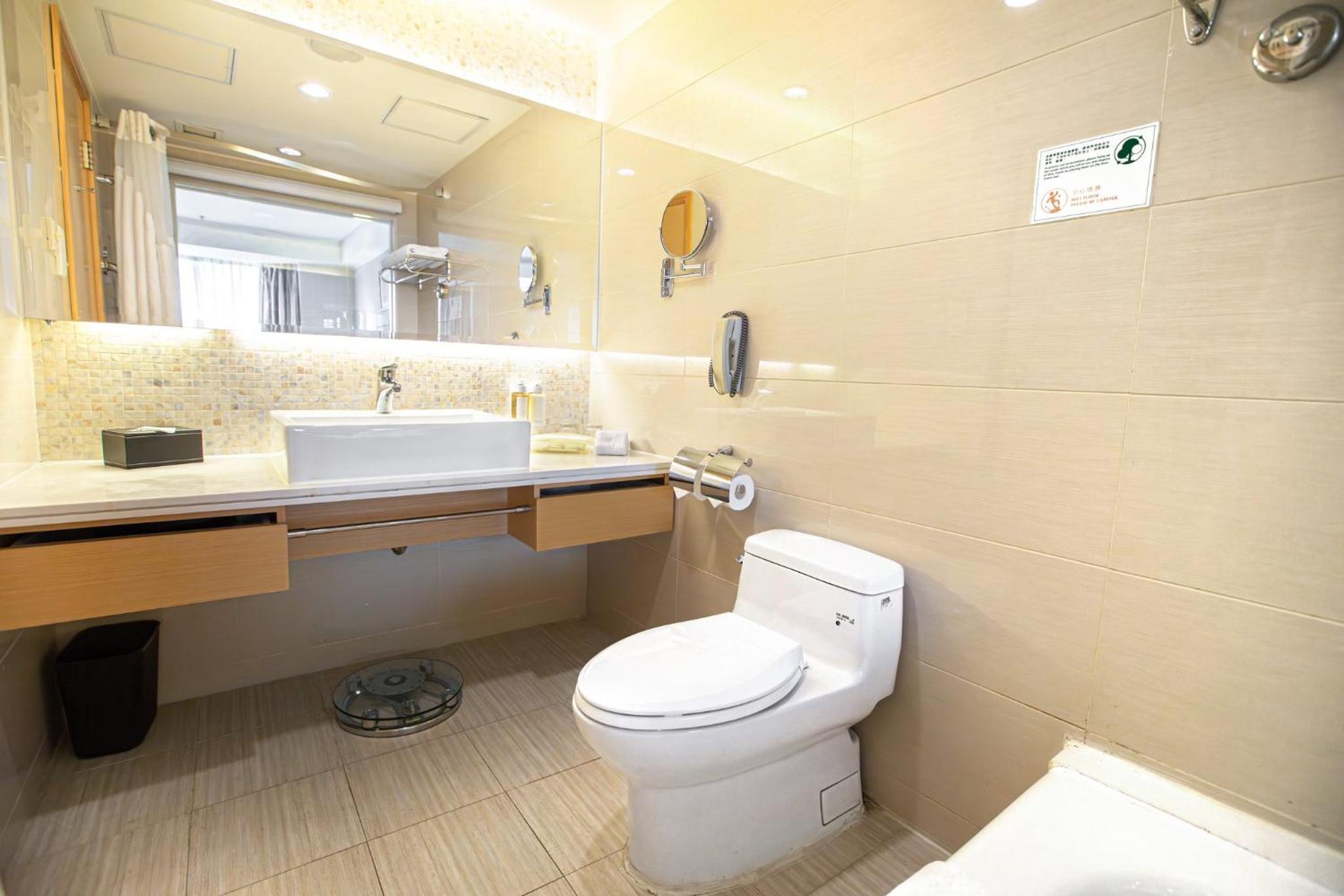 One-Bedroom Twin Suite - Top Floor - Photo 2