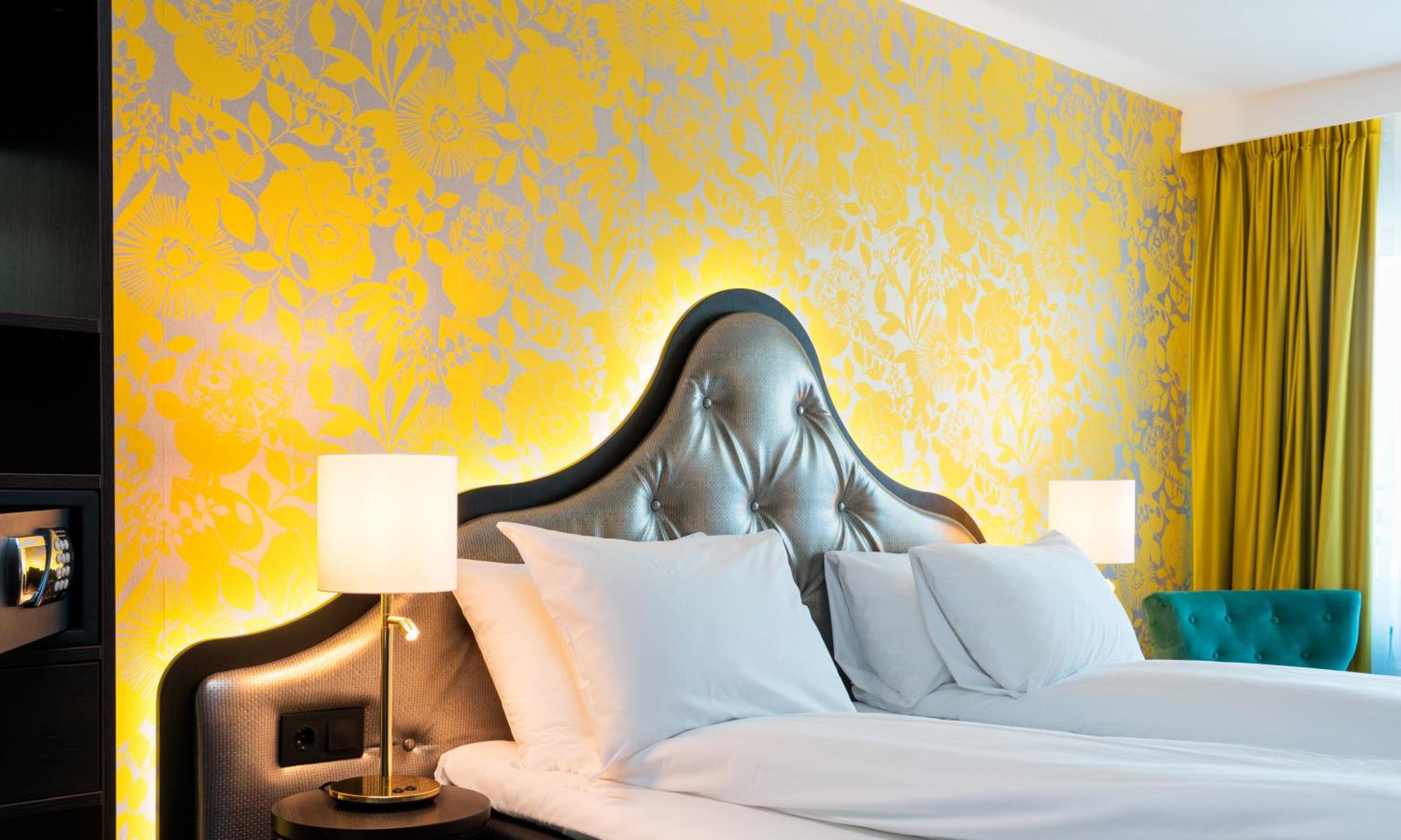 Suite - Photo 1