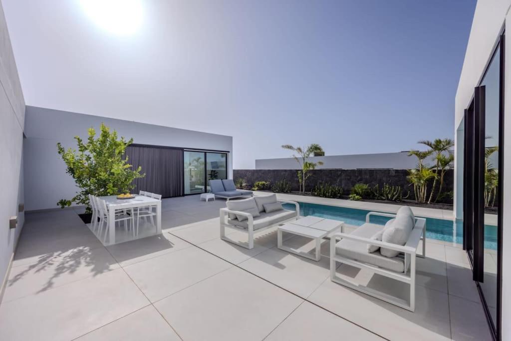 Three-Bedroom Villa photo 2
