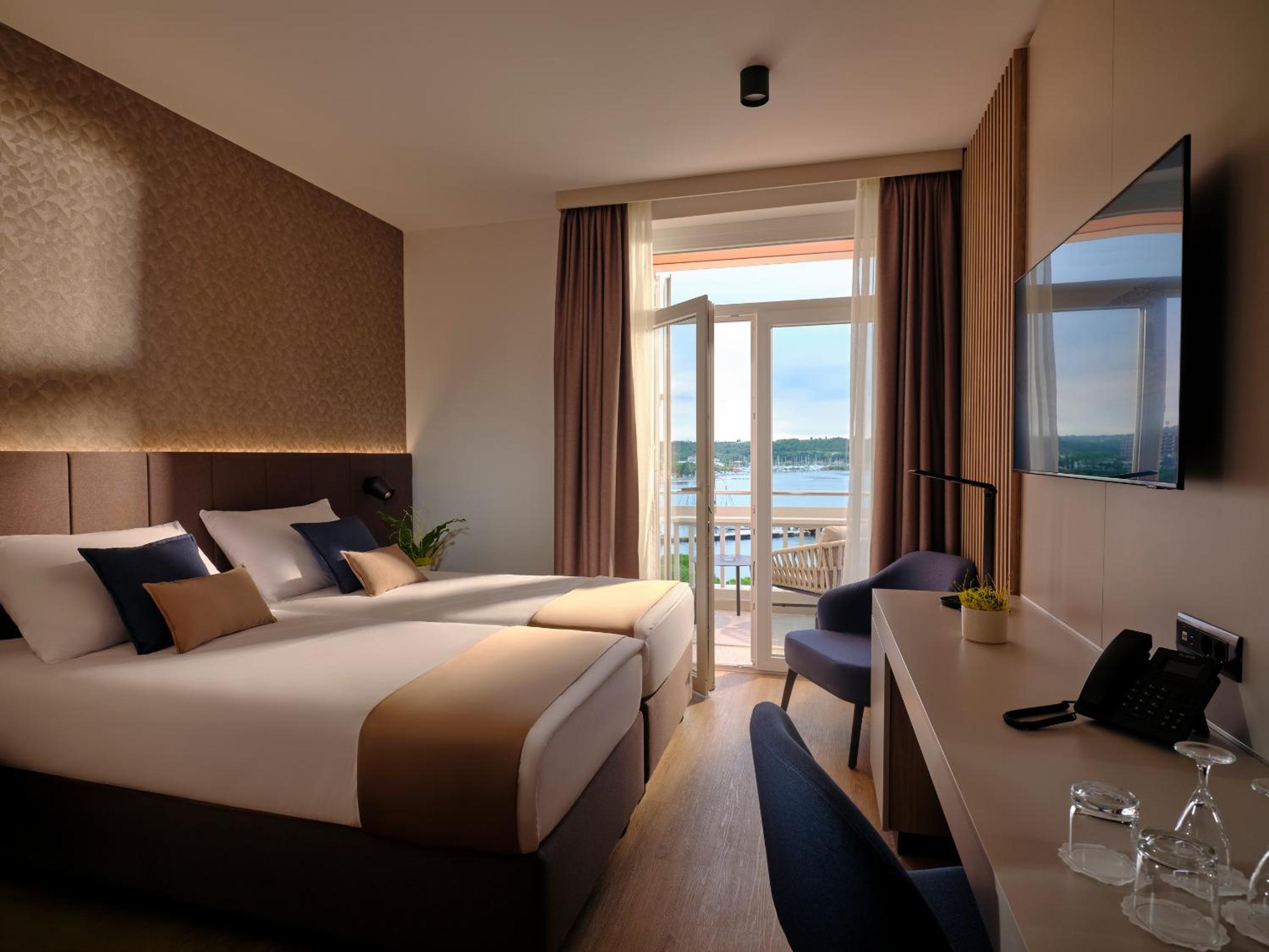 Twin Room with Sea View and Balcony
