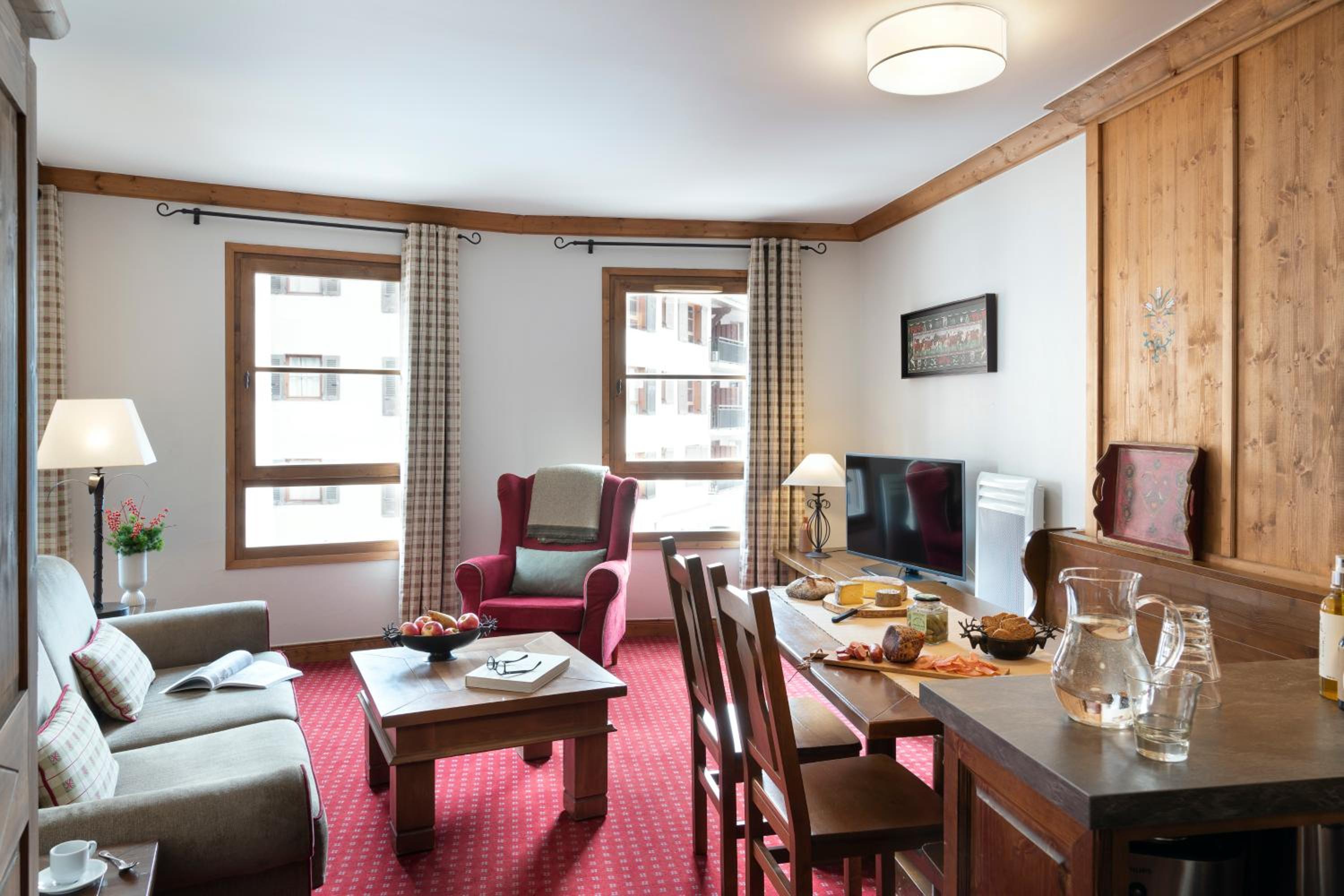 One-Bedroom Apartment with Balcony - access to the outdoor pool (4 People)