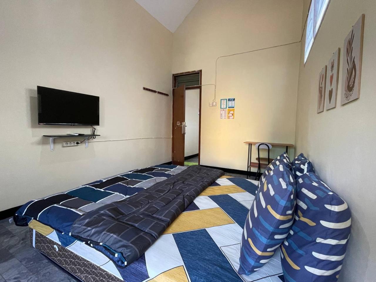 Queen Room with Balcony photo 2