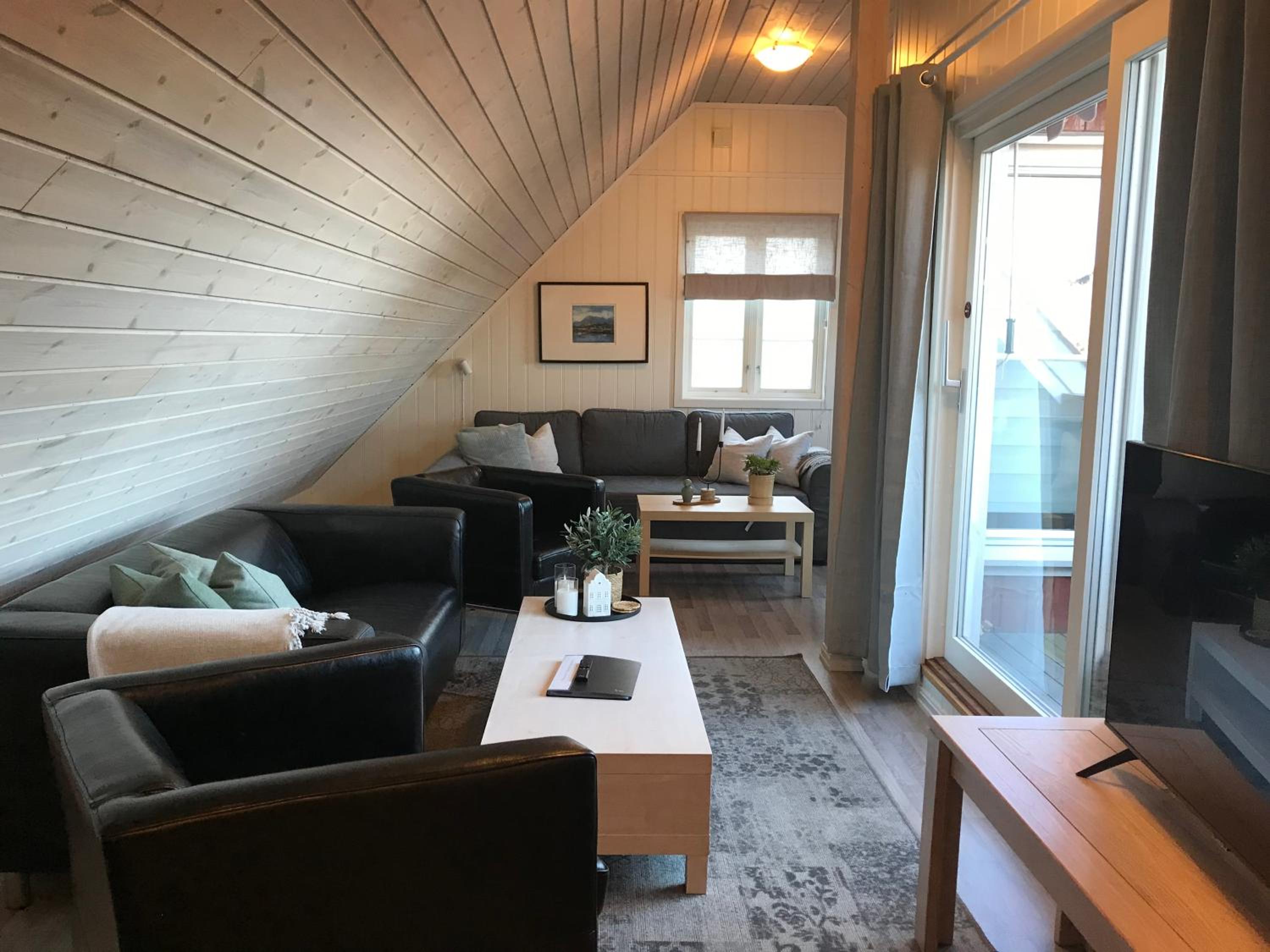 Apartment with Balcony photo 2
