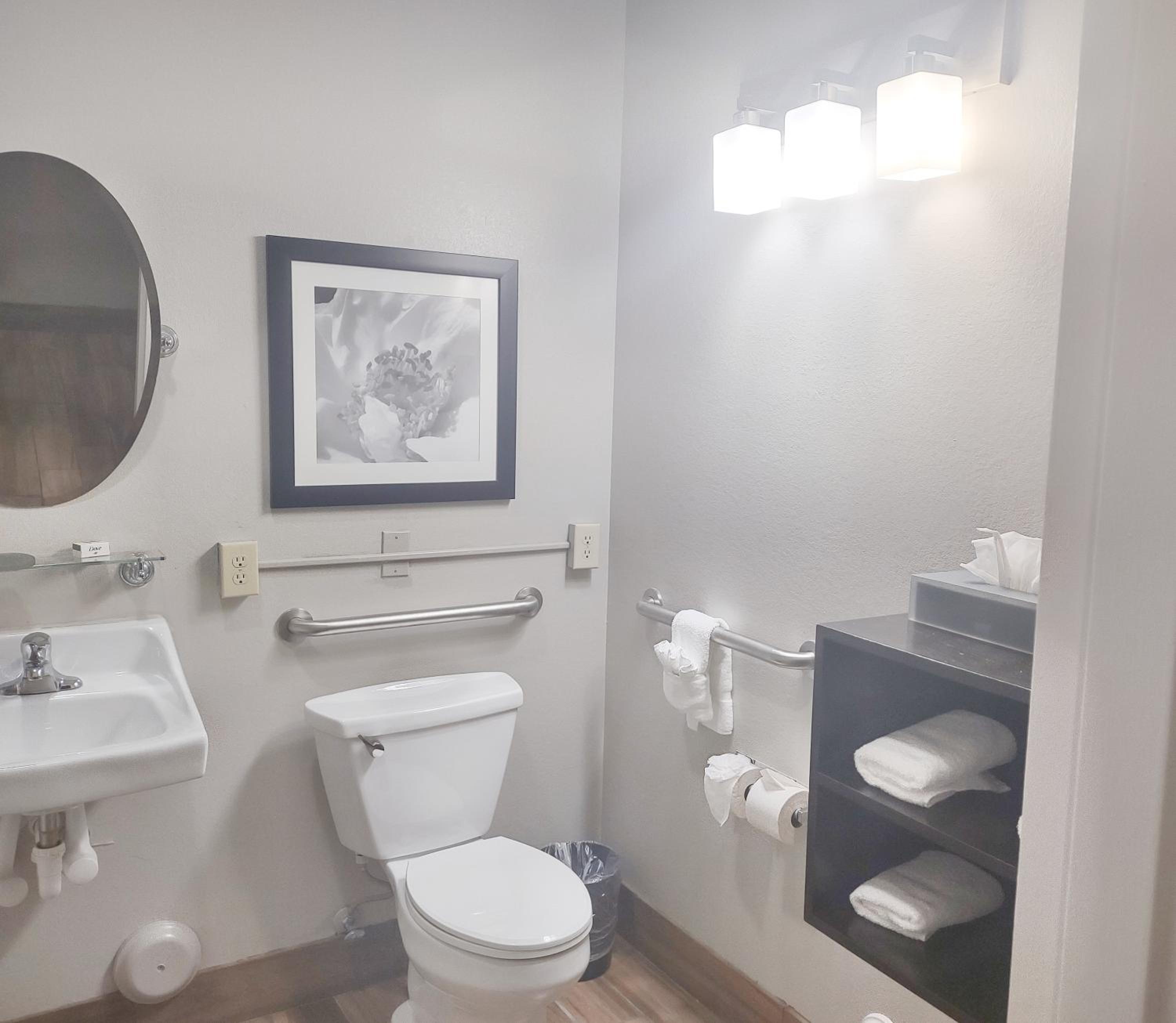 King Room - Mobility Access/Non-Smoking - Photo 4
