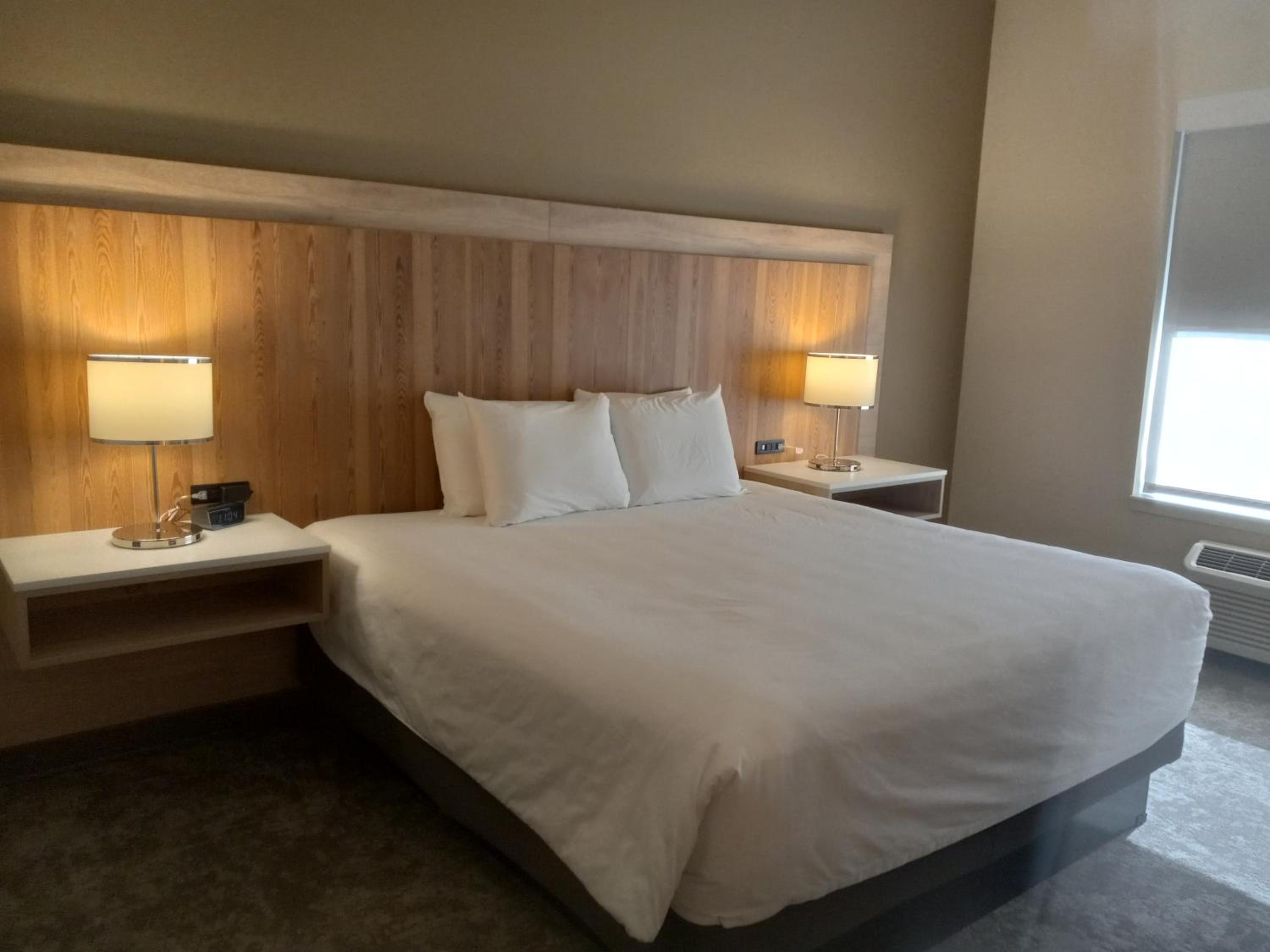 King Room - Disability Access/Non-Smoking - Photo 8