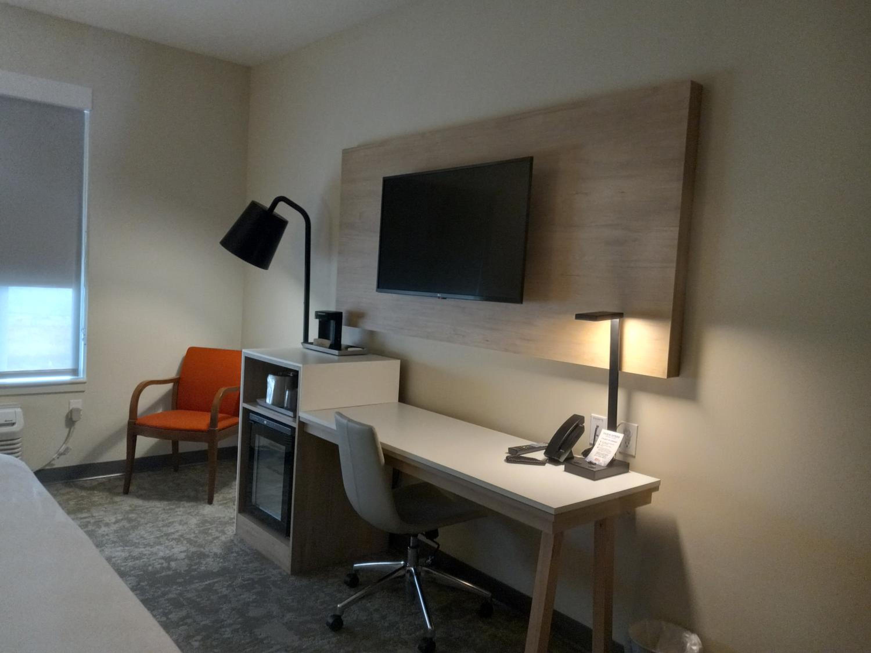 Queen Room with Two Queen Beds and Roll-In Shower - Disability Access/Non-Smoking - Photo 6