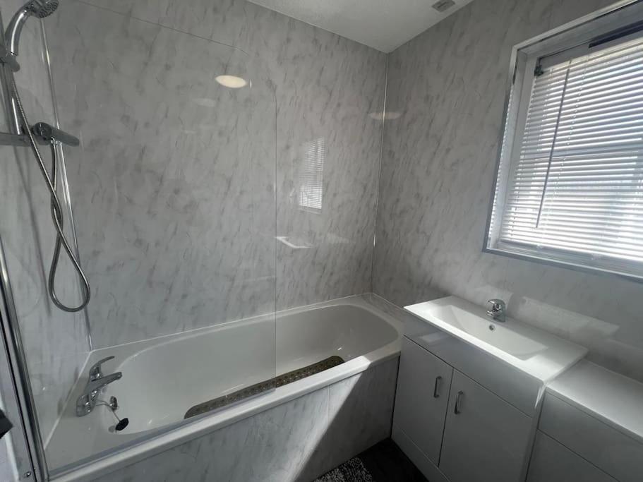Three-Bedroom House photo 2