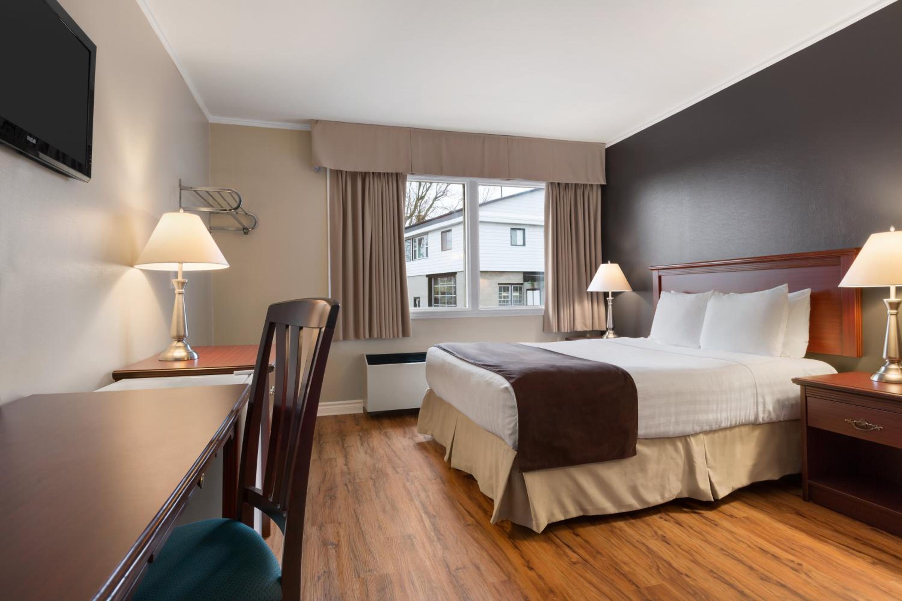 Queen Room - Accessible/Non-Smoking - Photo 1