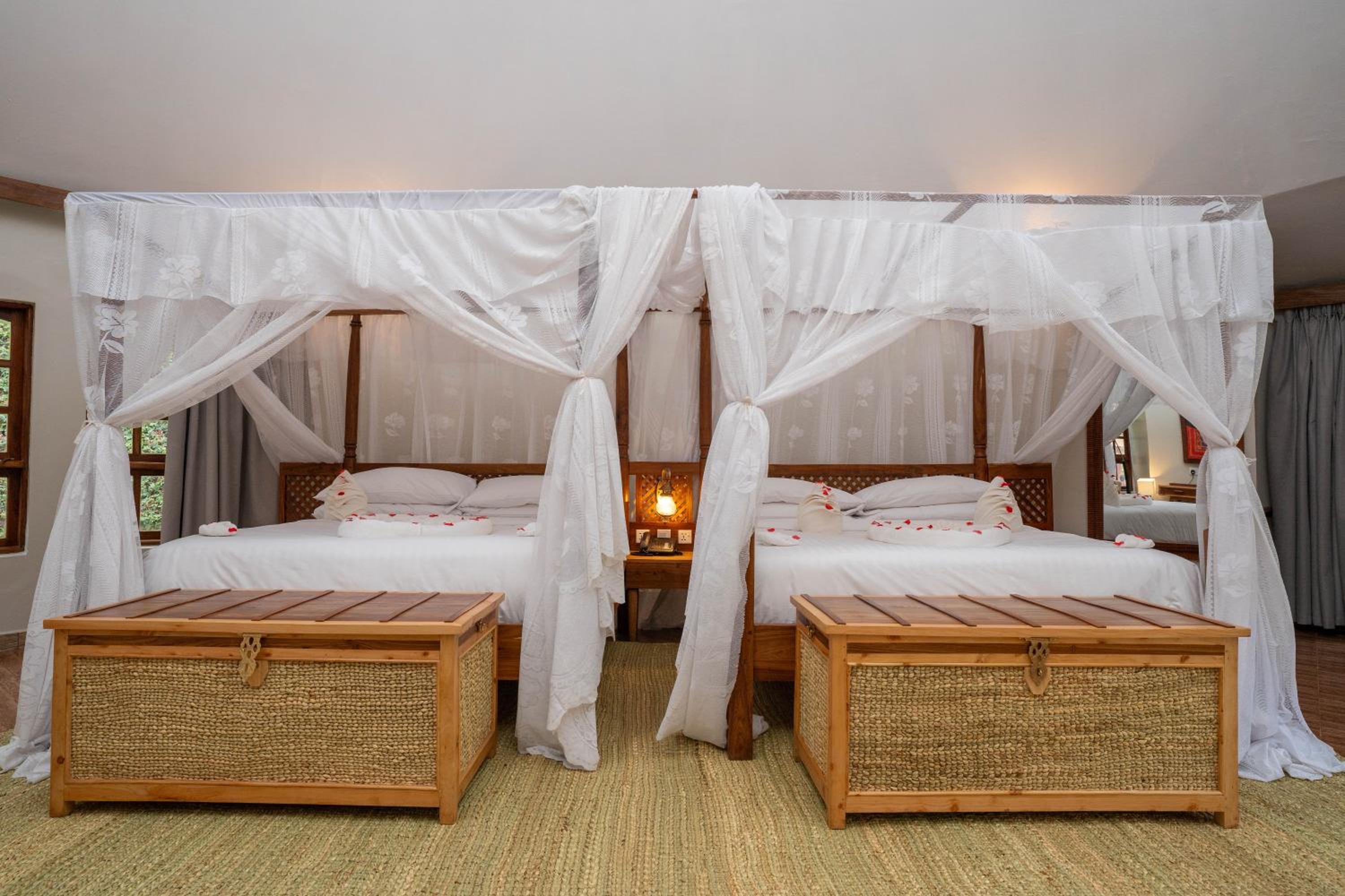 One-Bedroom Villa with Two King Beds and Balcony/Whirlpool - Garden View photo 2