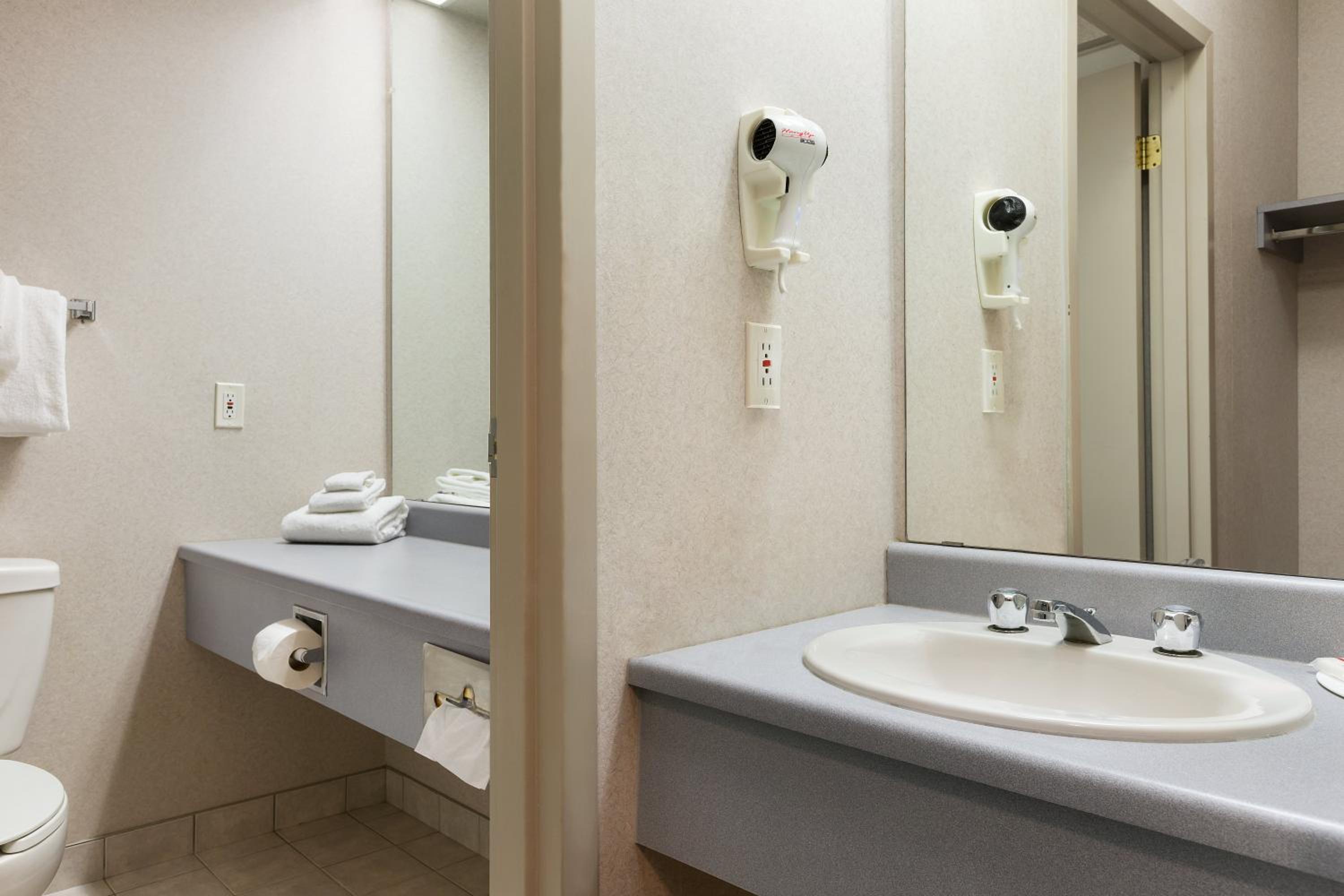 Queen Room - Accessible/Non-Smoking - Photo 3