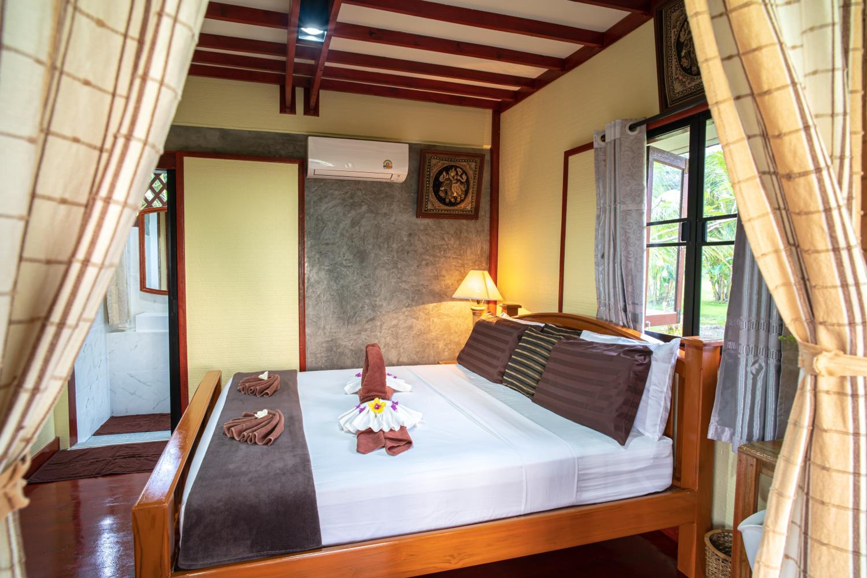 Double Room with Park View - Photo 3