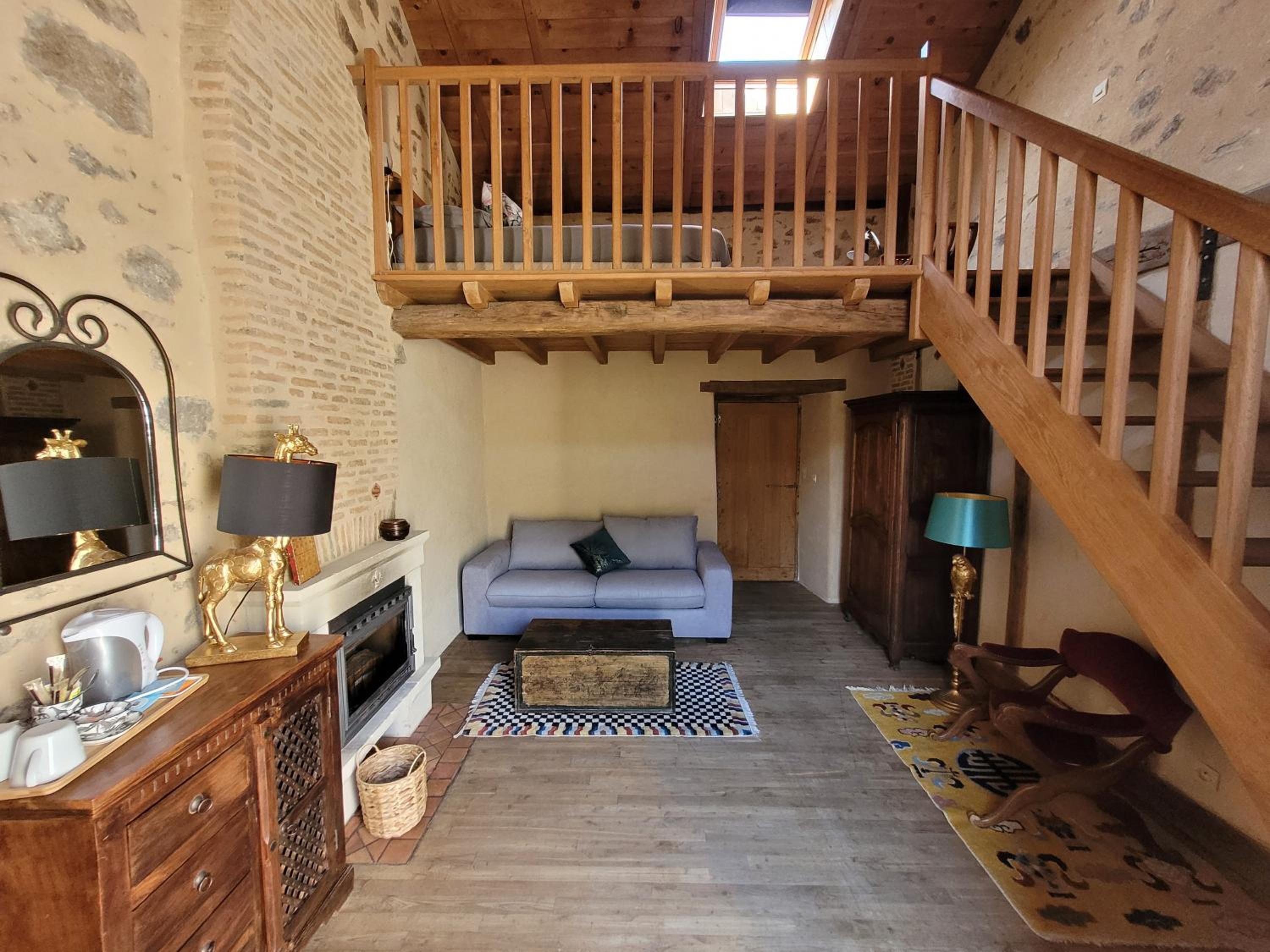 Deluxe Double Room (2 Adults + 1 Child)