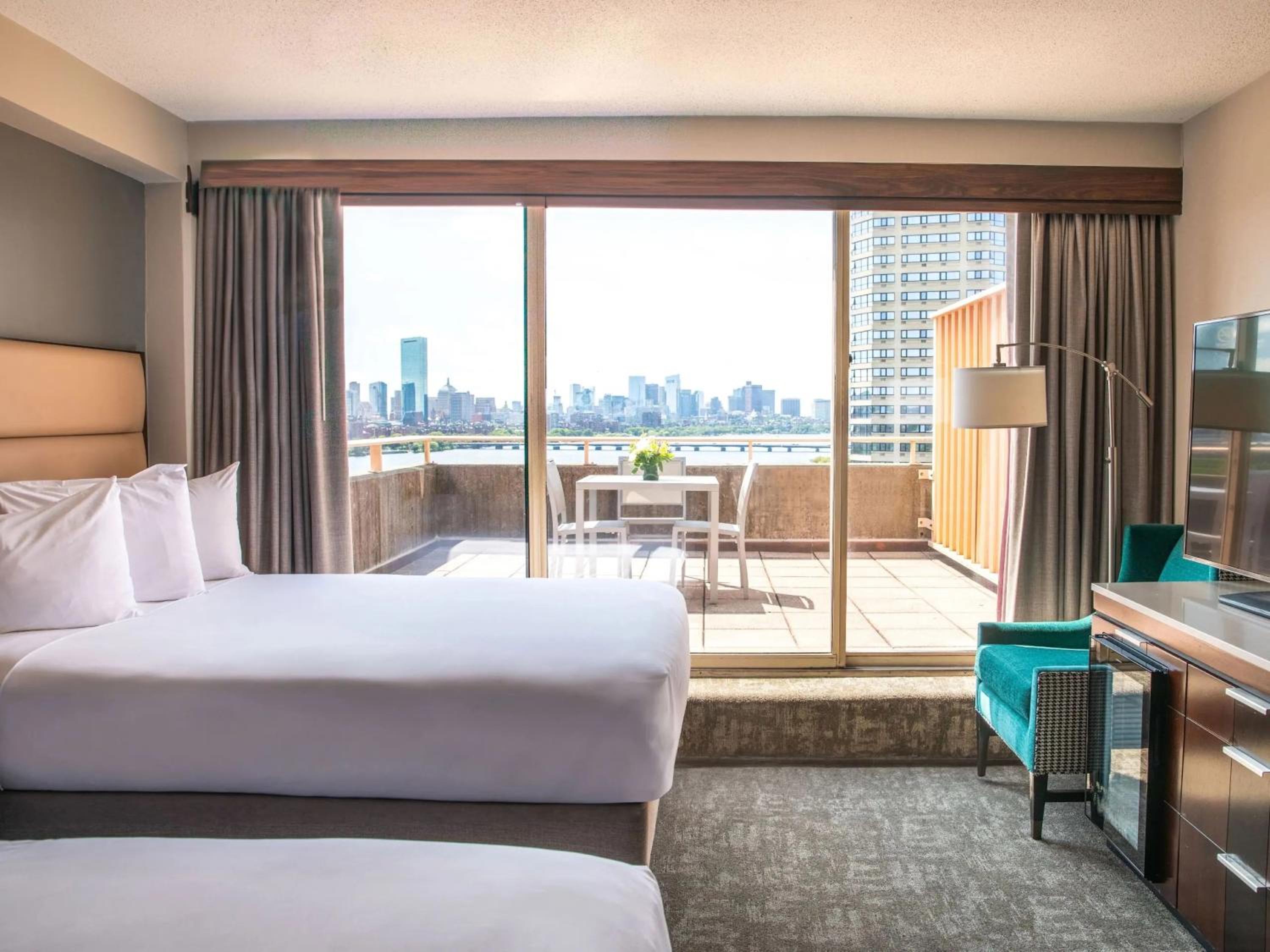 Double Room with Two Double Beds and Balcony - Photo 4