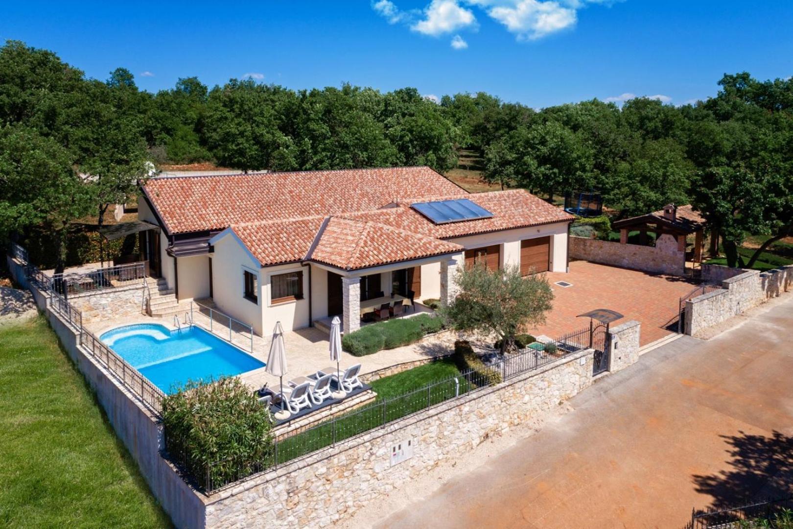 Villa With Private Pool photo 3