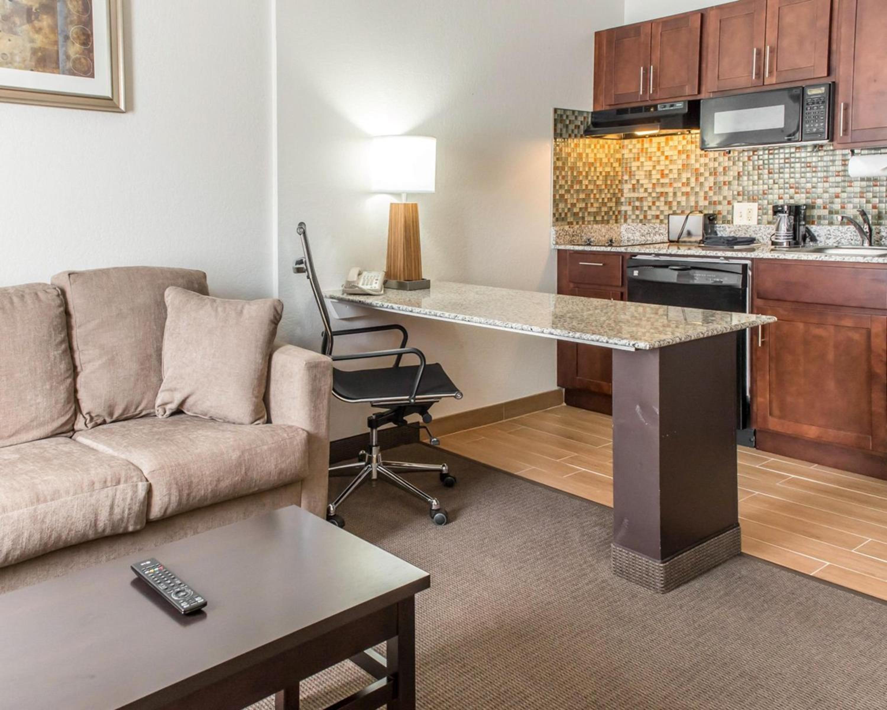 King Suite with Sofa Bed - Non-Smoking photo 1