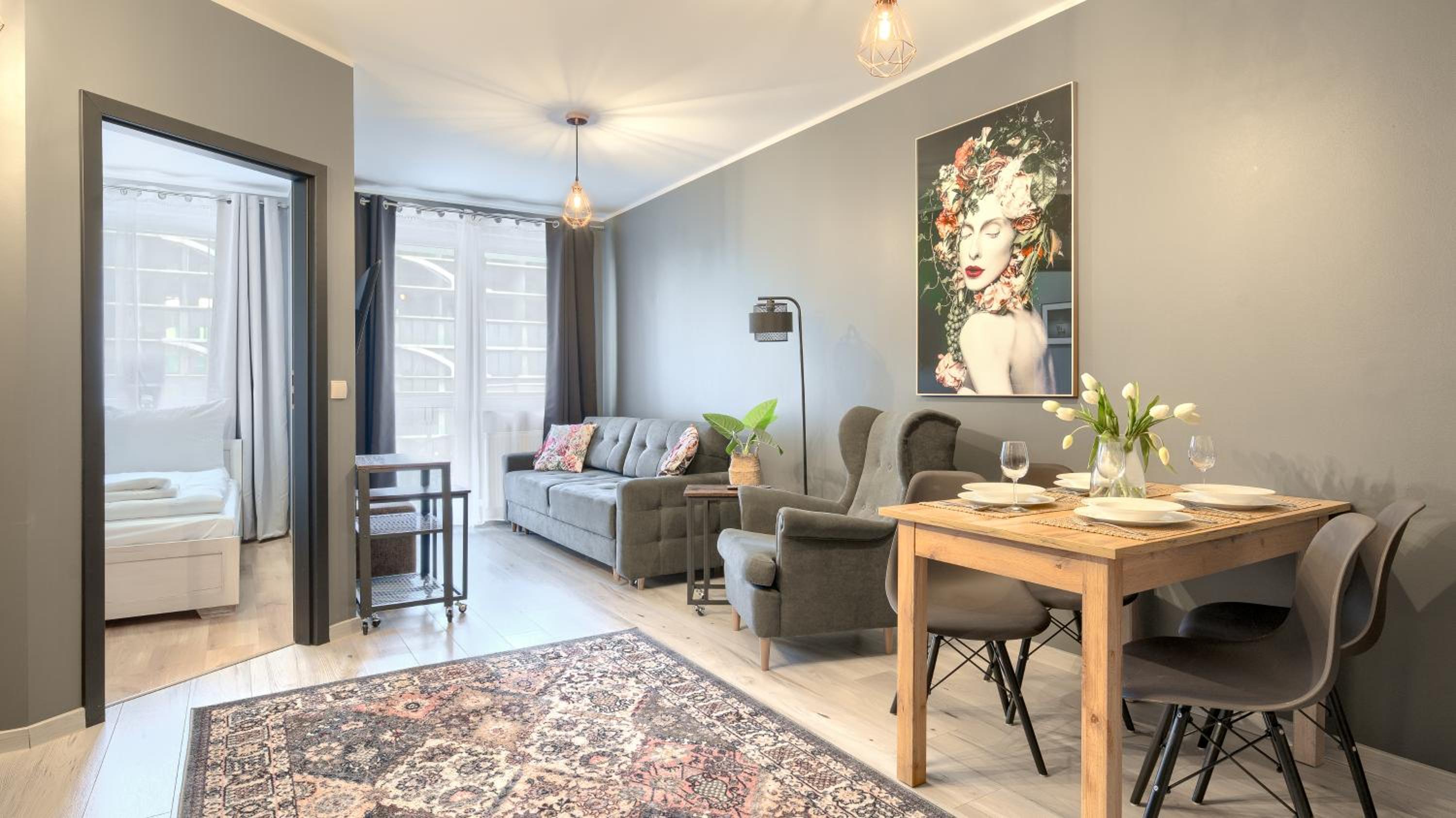 One-Bedroom Apartment - Photo 2