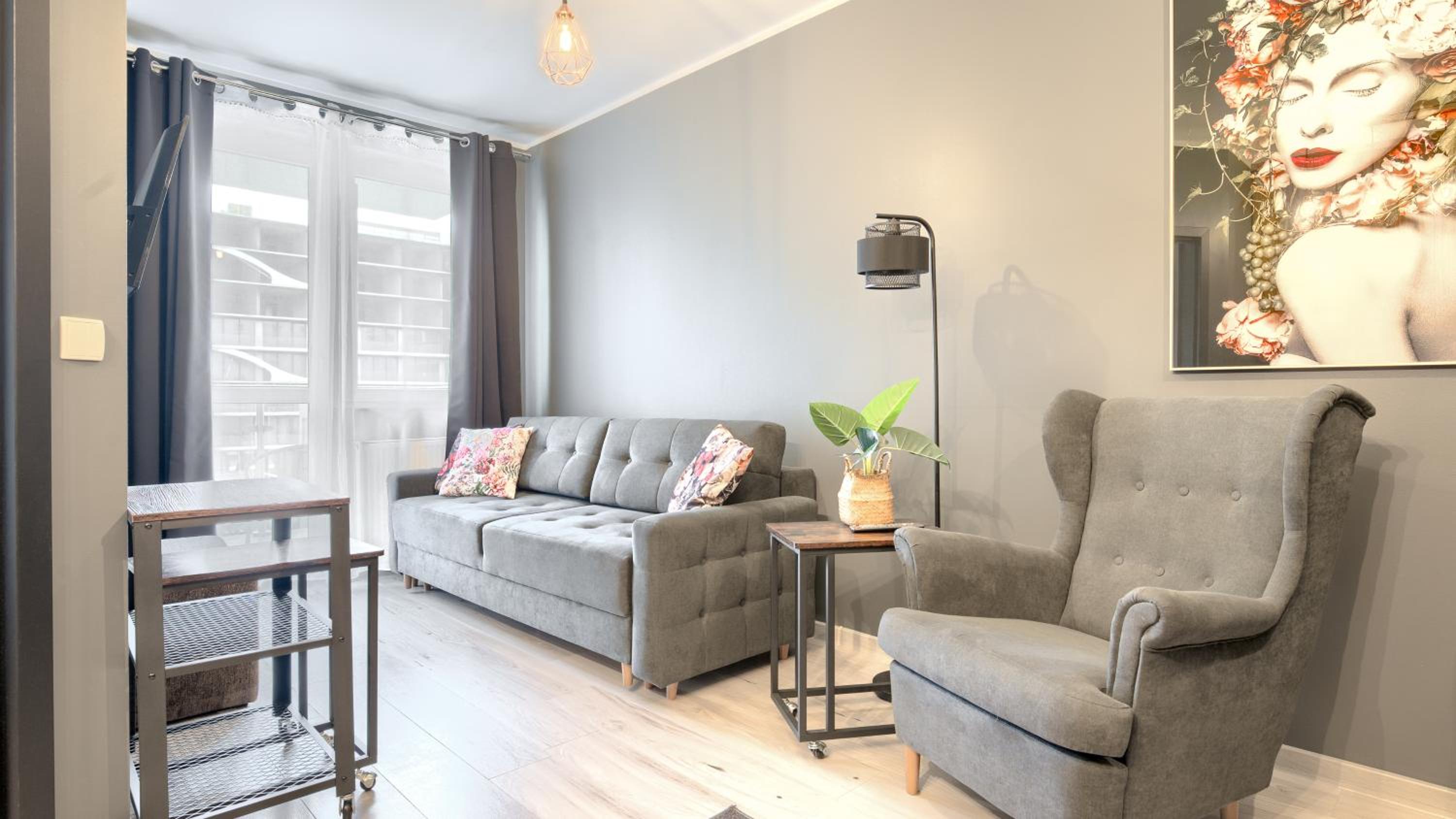 One-Bedroom Apartment - Photo 1