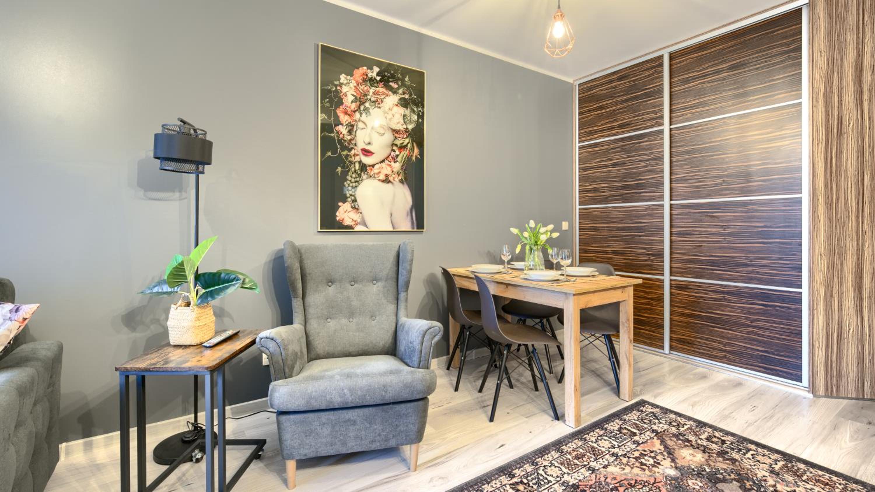 One-Bedroom Apartment - Photo 3