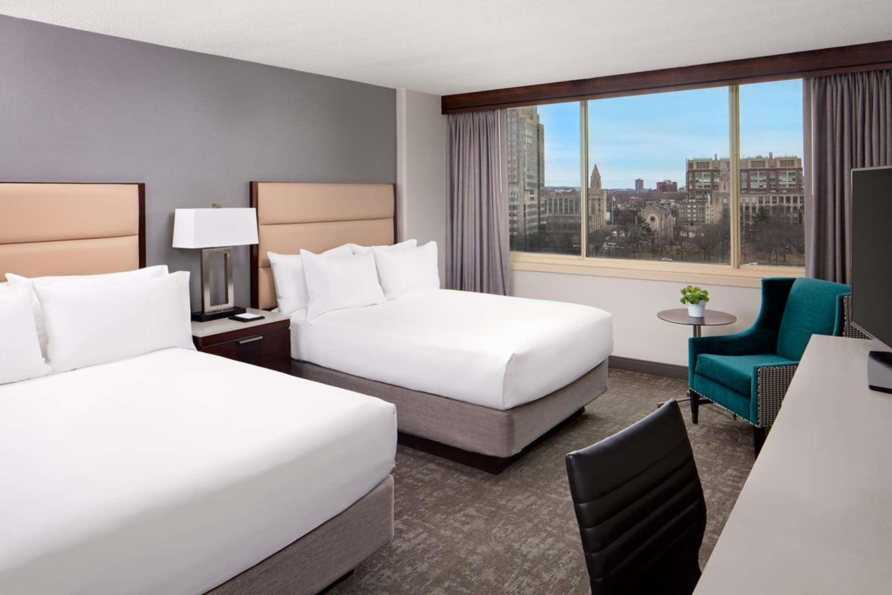 Double Room with Two Double Beds and River View - Photo 3