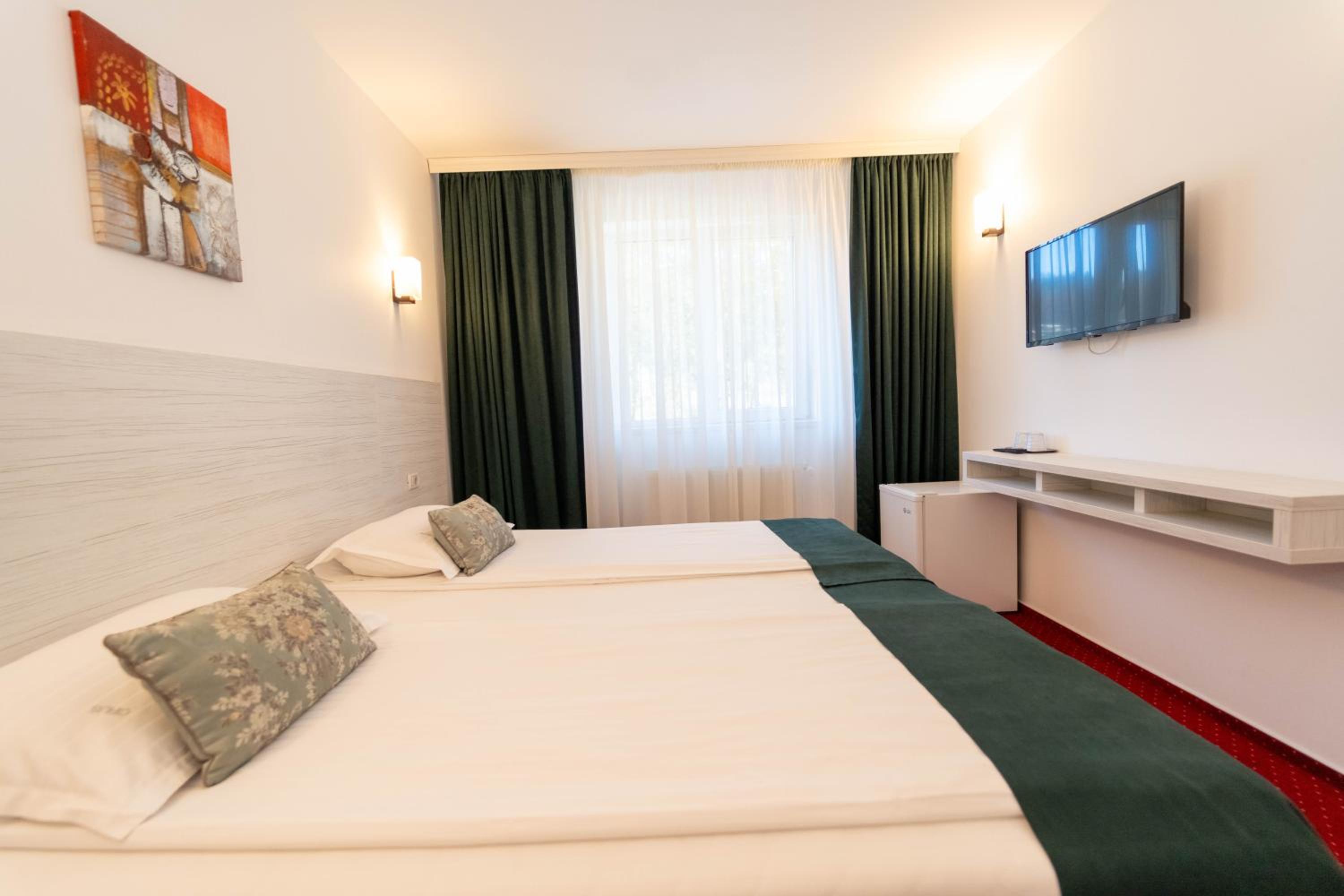 Standard Double or Twin Room - Photo 4