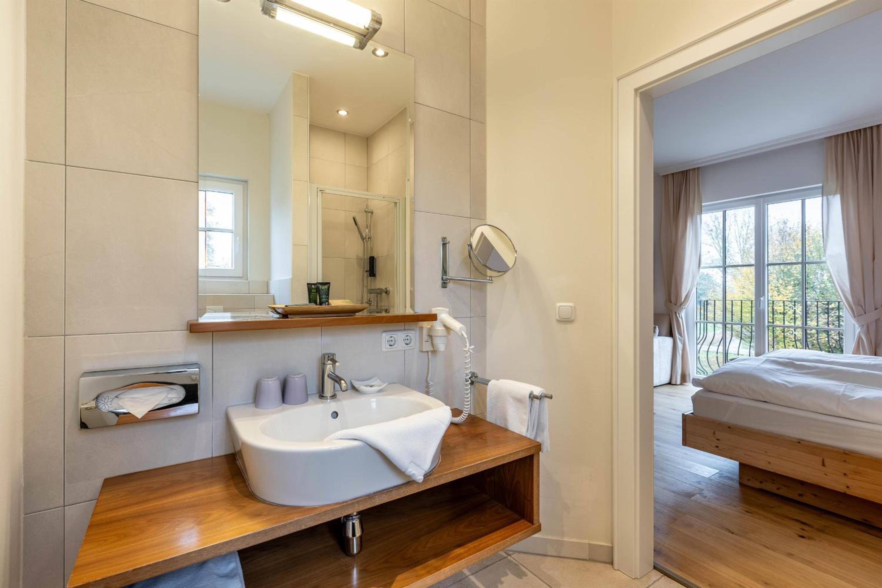 Apartment with Shower photo 3