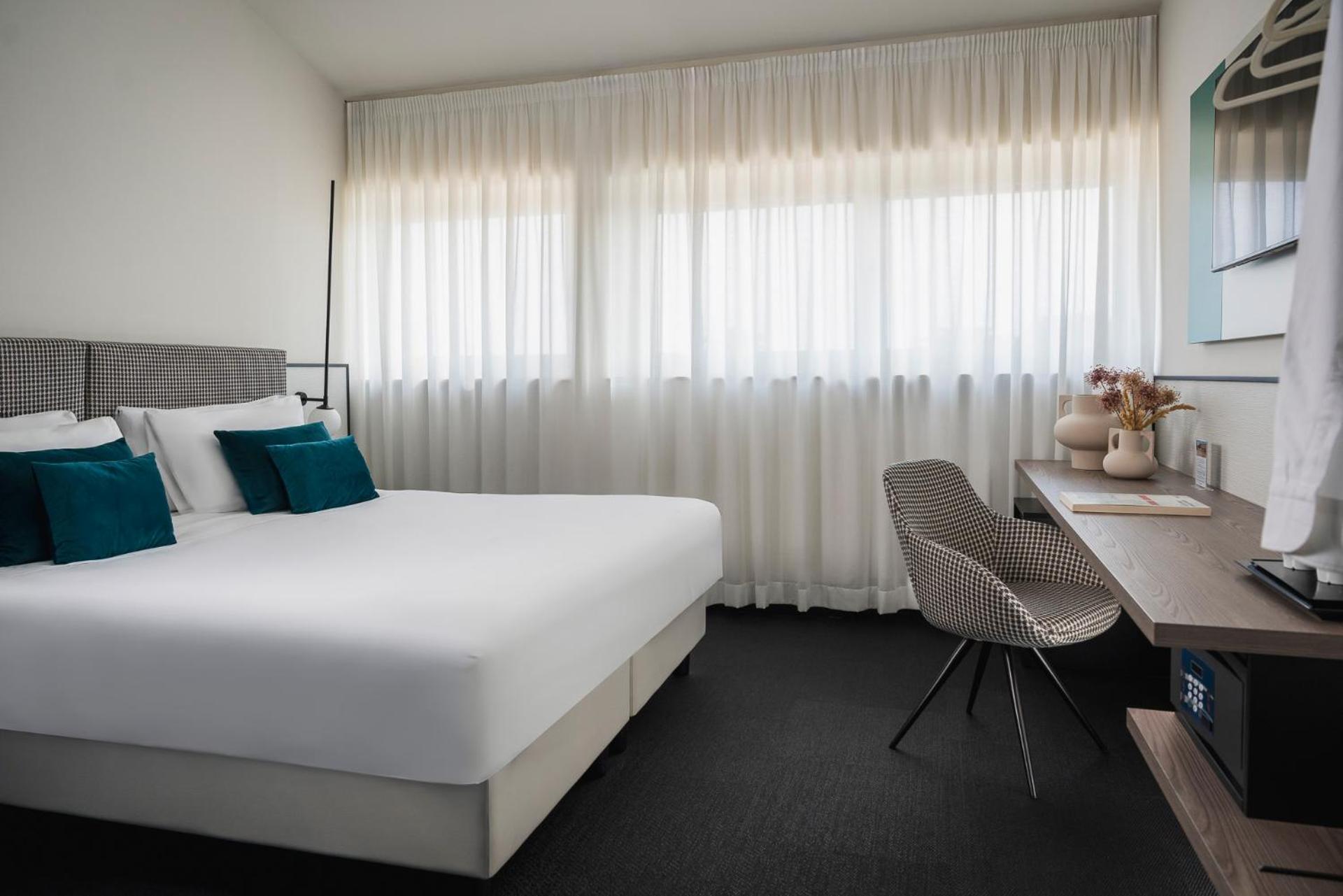 Superior Double or Twin Room photo 3