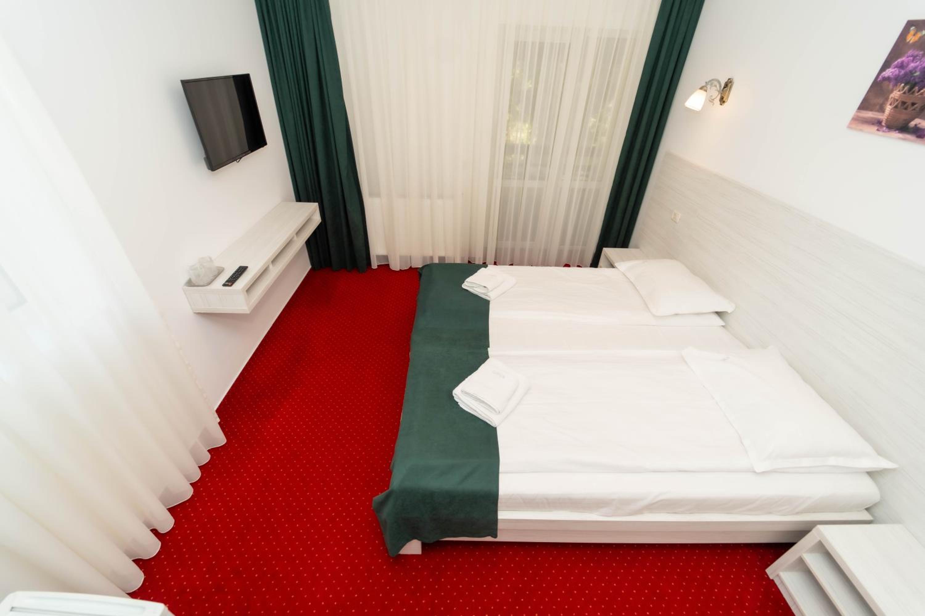 Double Room with Balcony - Photo 5