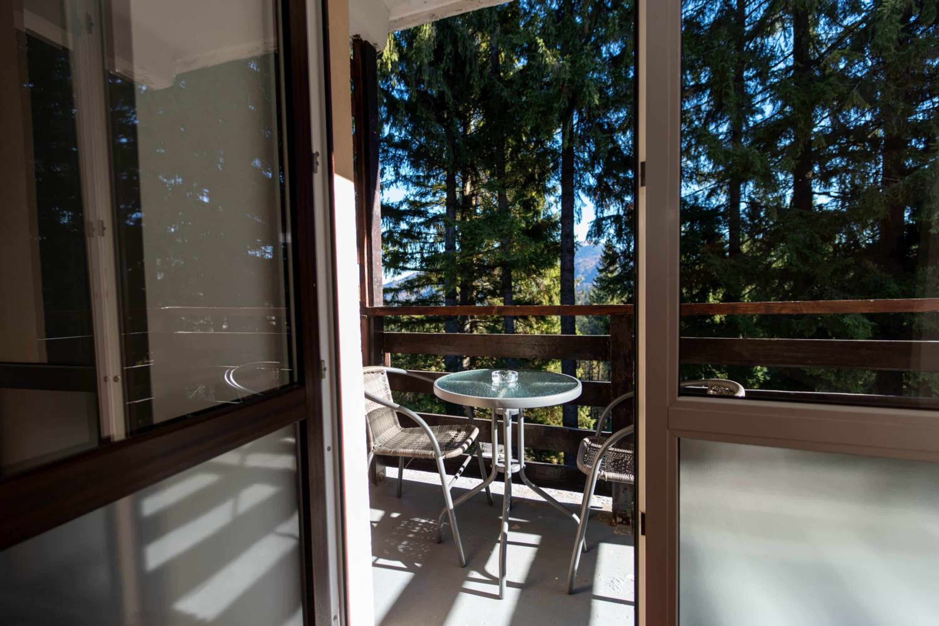 Double Room with Balcony - Photo 12
