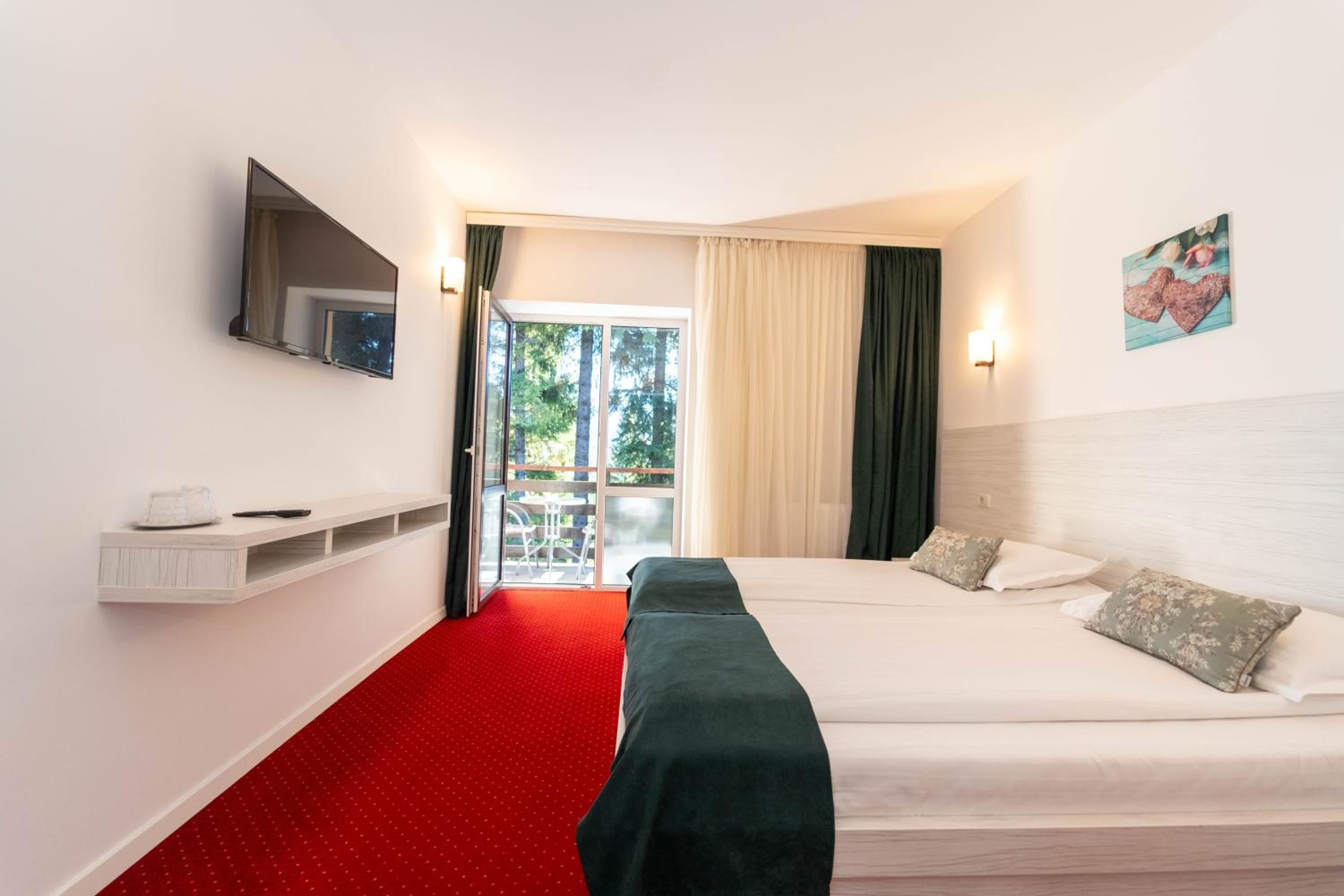 Double Room with Balcony - Photo 7