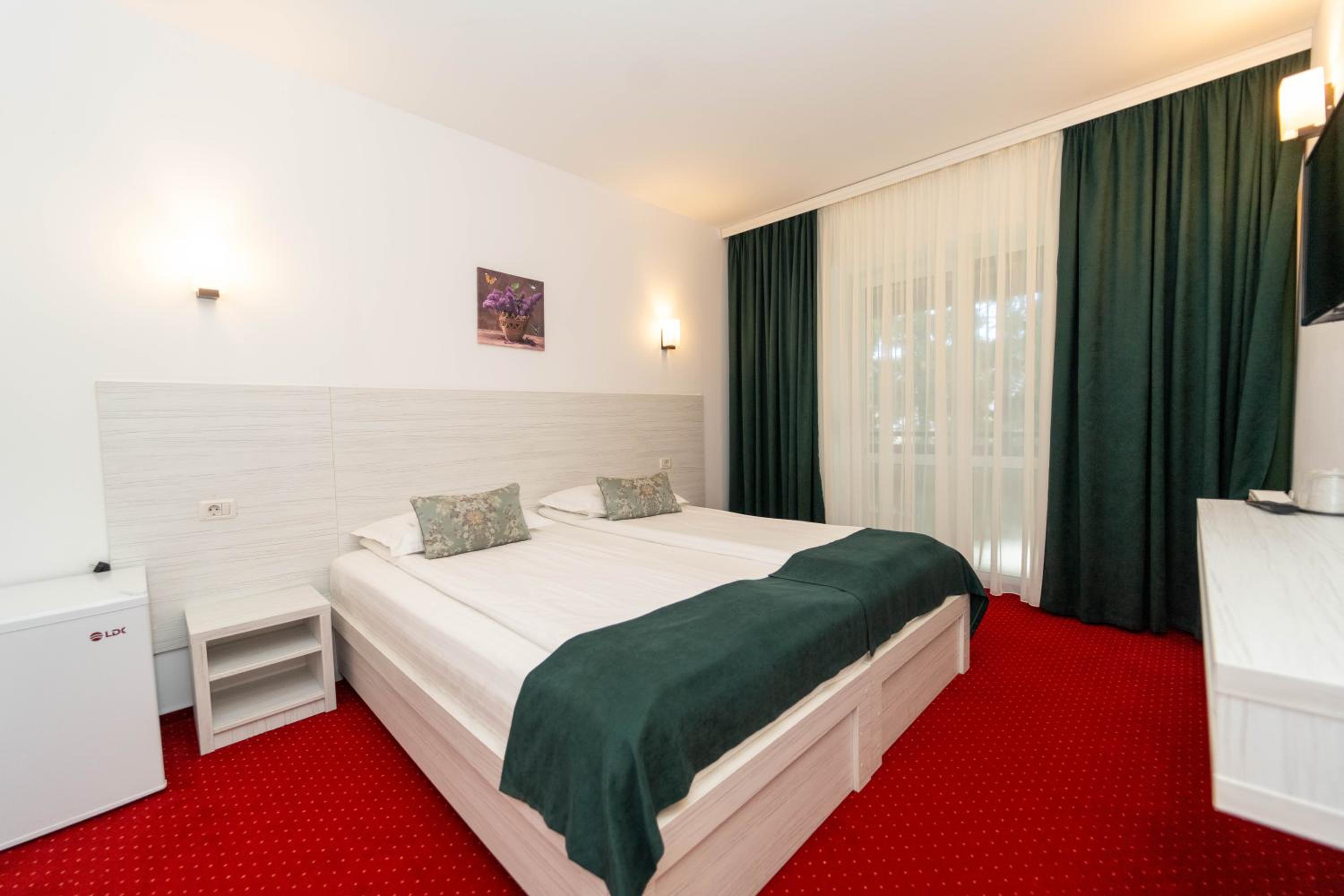 Double Room with Balcony - Photo 3