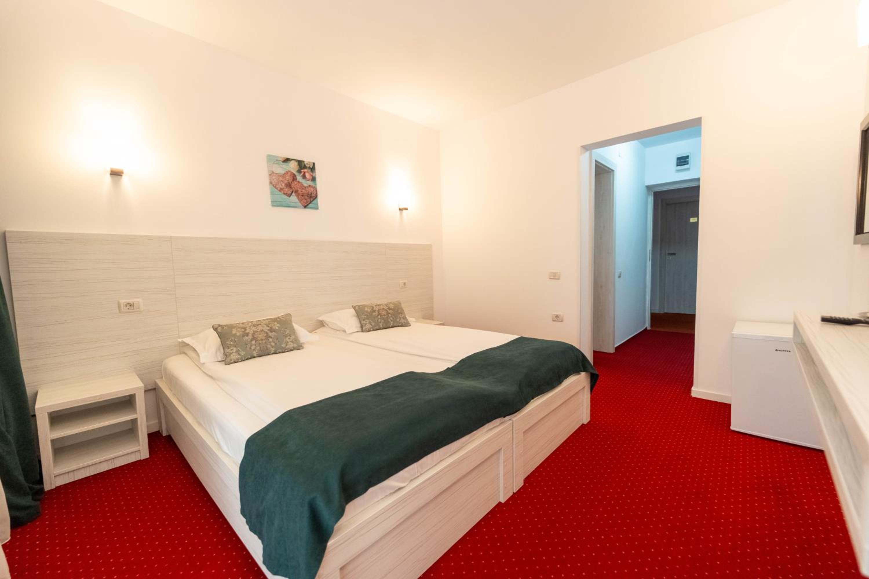 Double Room with Balcony - Photo 14