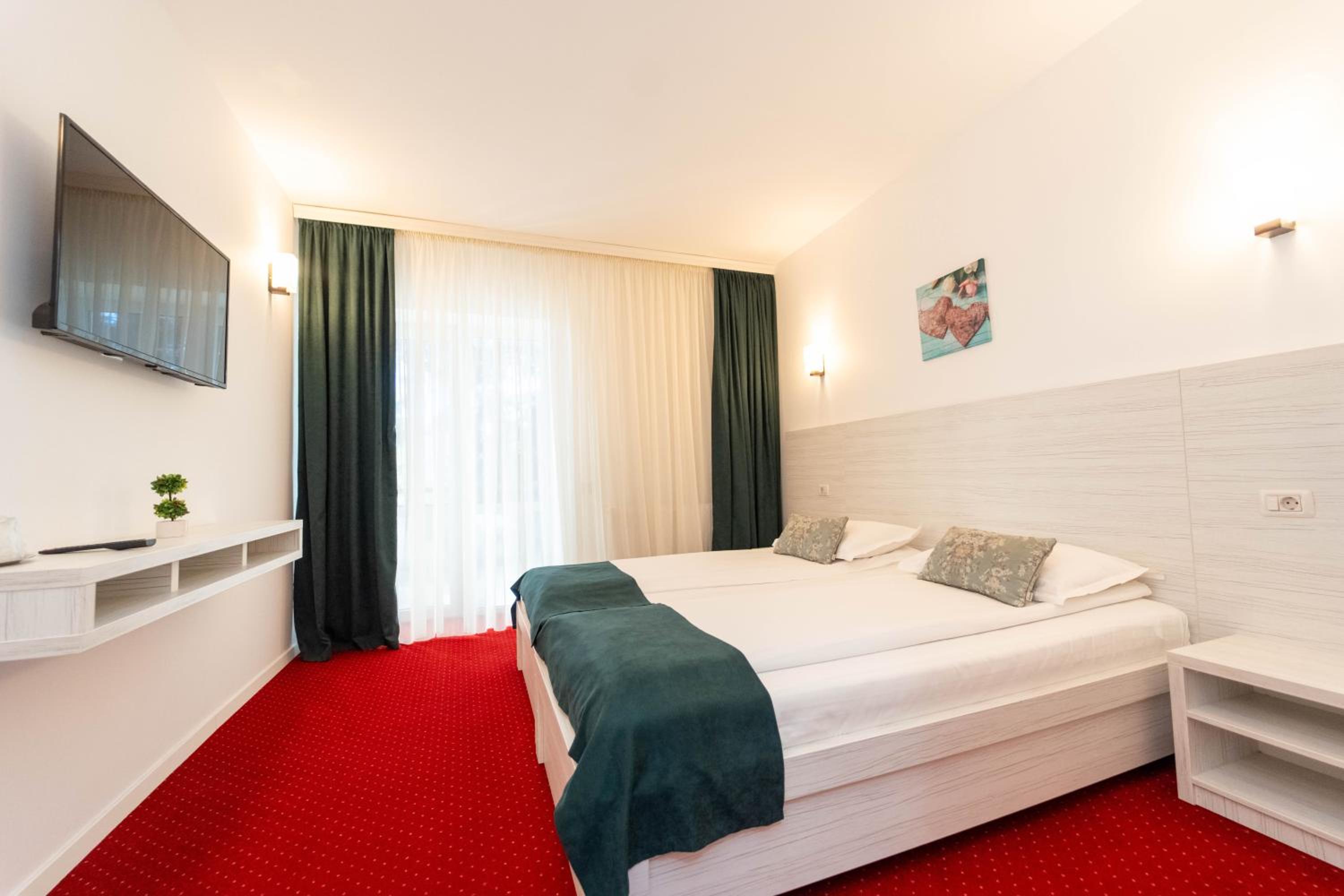 Double Room with Balcony - Photo 1