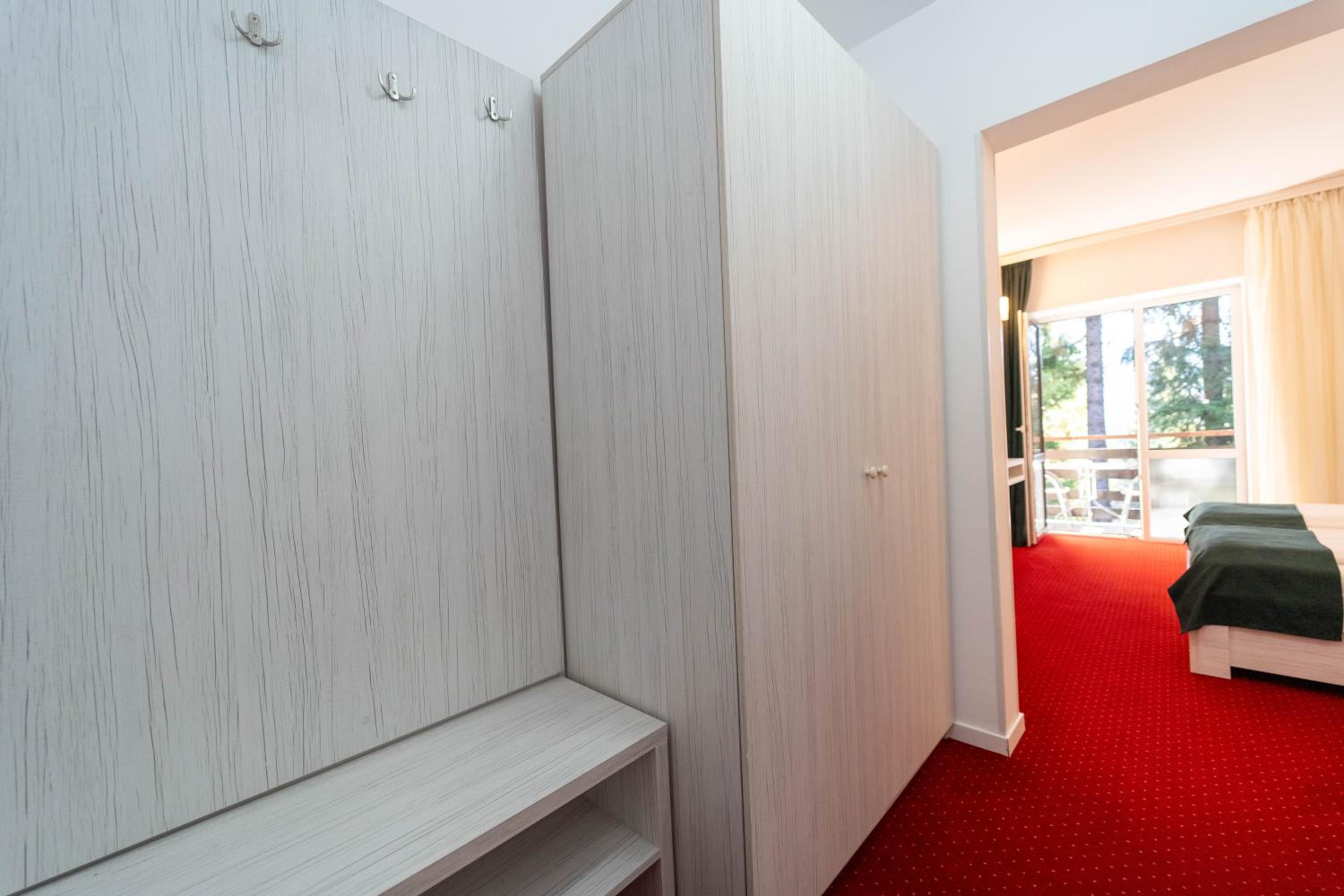 Double Room with Balcony - Photo 10