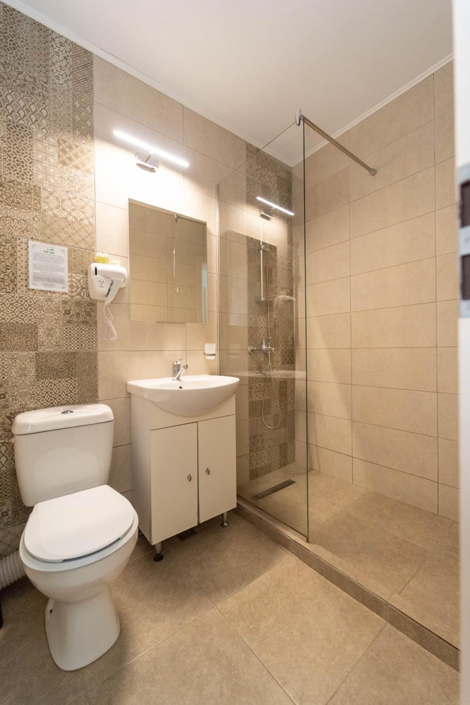 Double Room with Balcony - Photo 2
