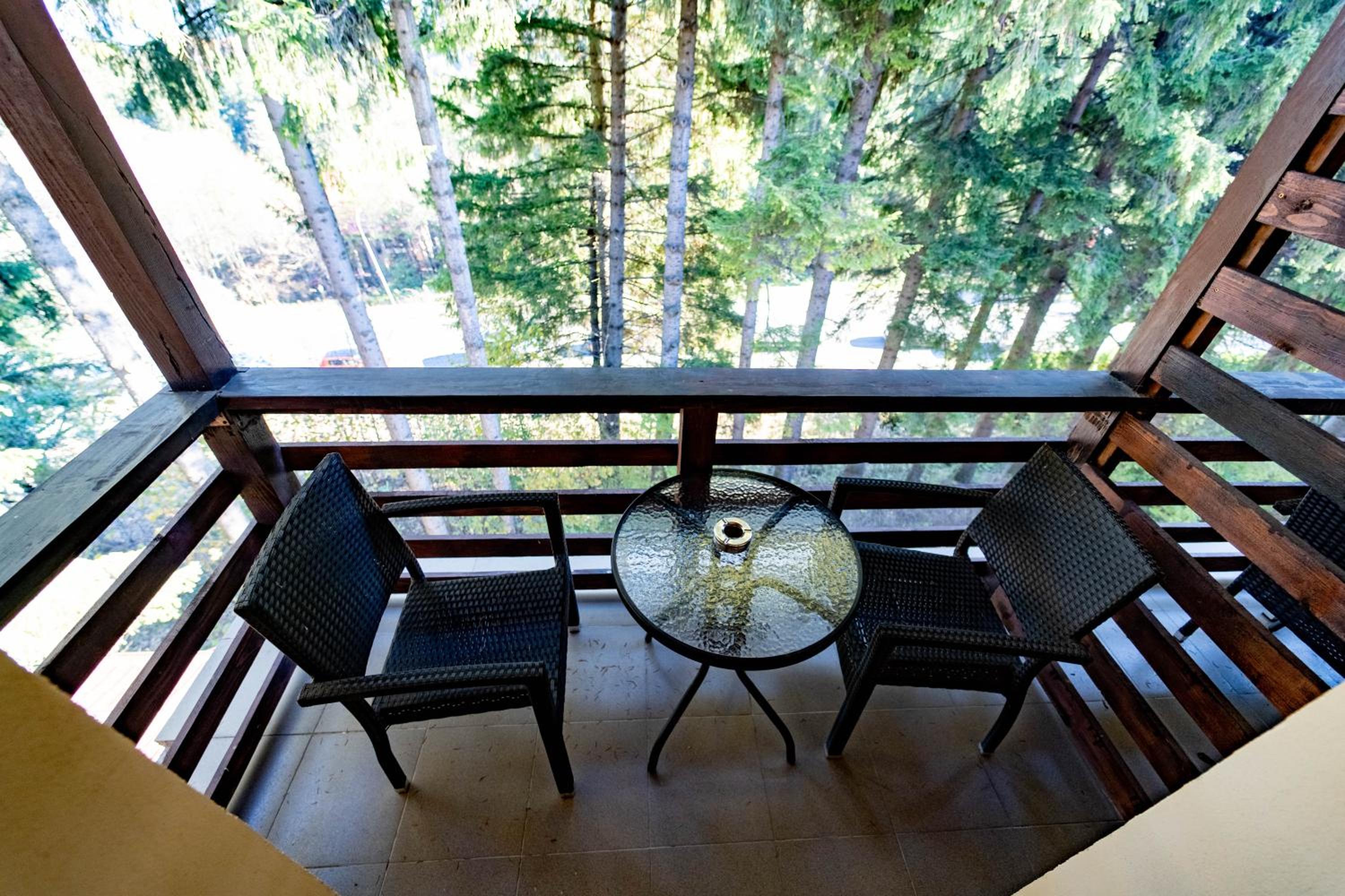 Double Room with Balcony - Photo 11