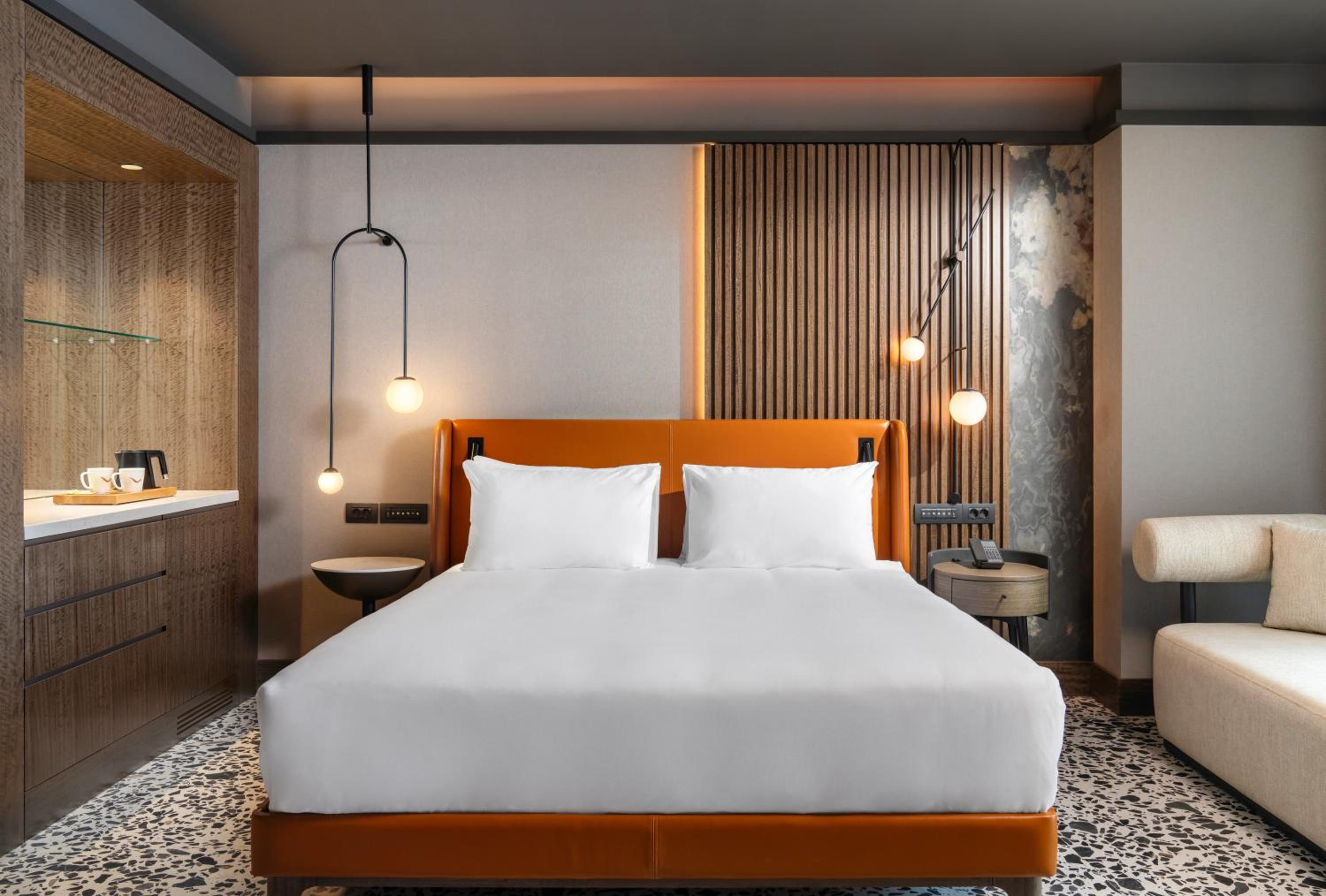 Corner Deluxe Room with Partial Sea View
